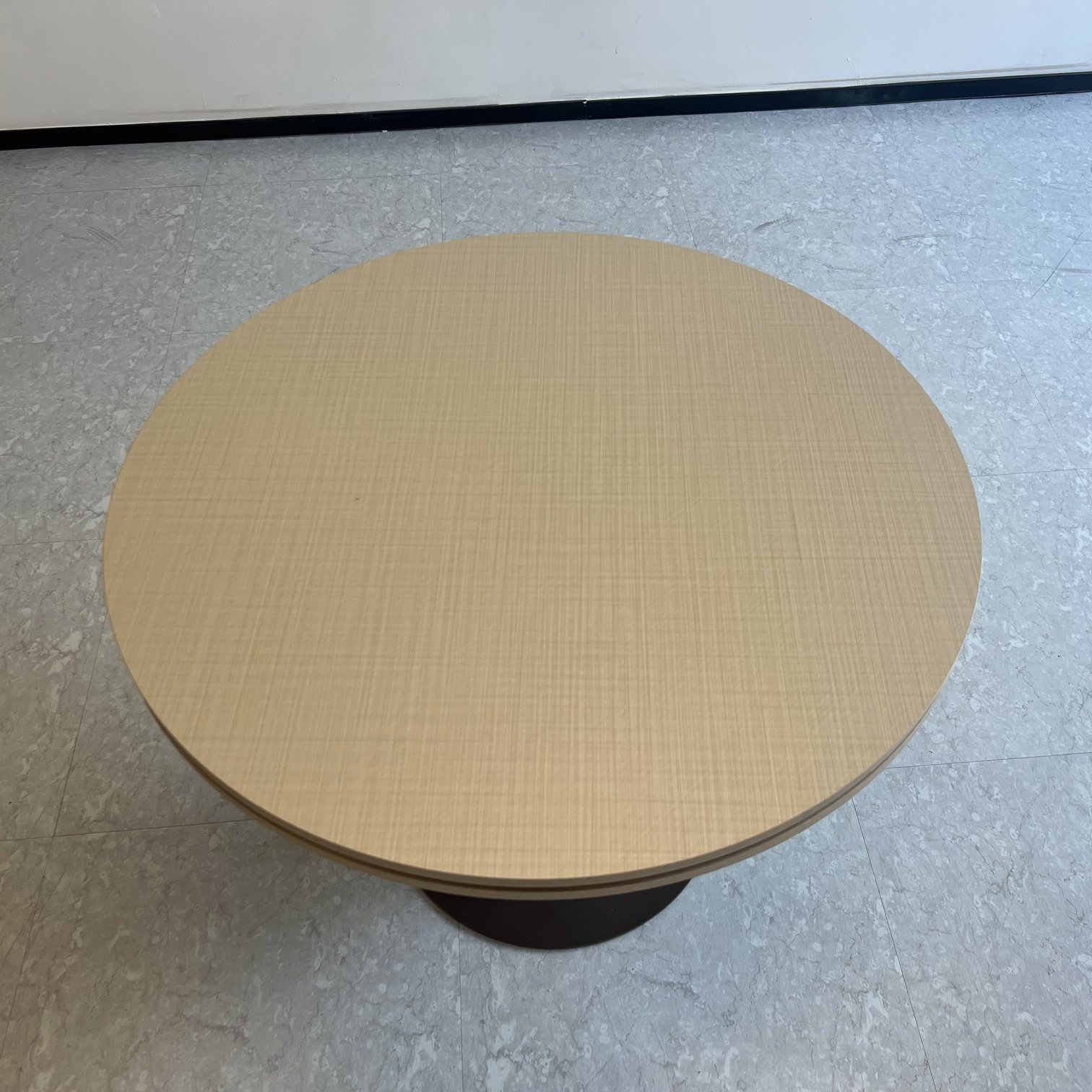Factory Direct China Elegant Solid Wood Round Dining Table Boasting Timeless Appeal For Family Dining
