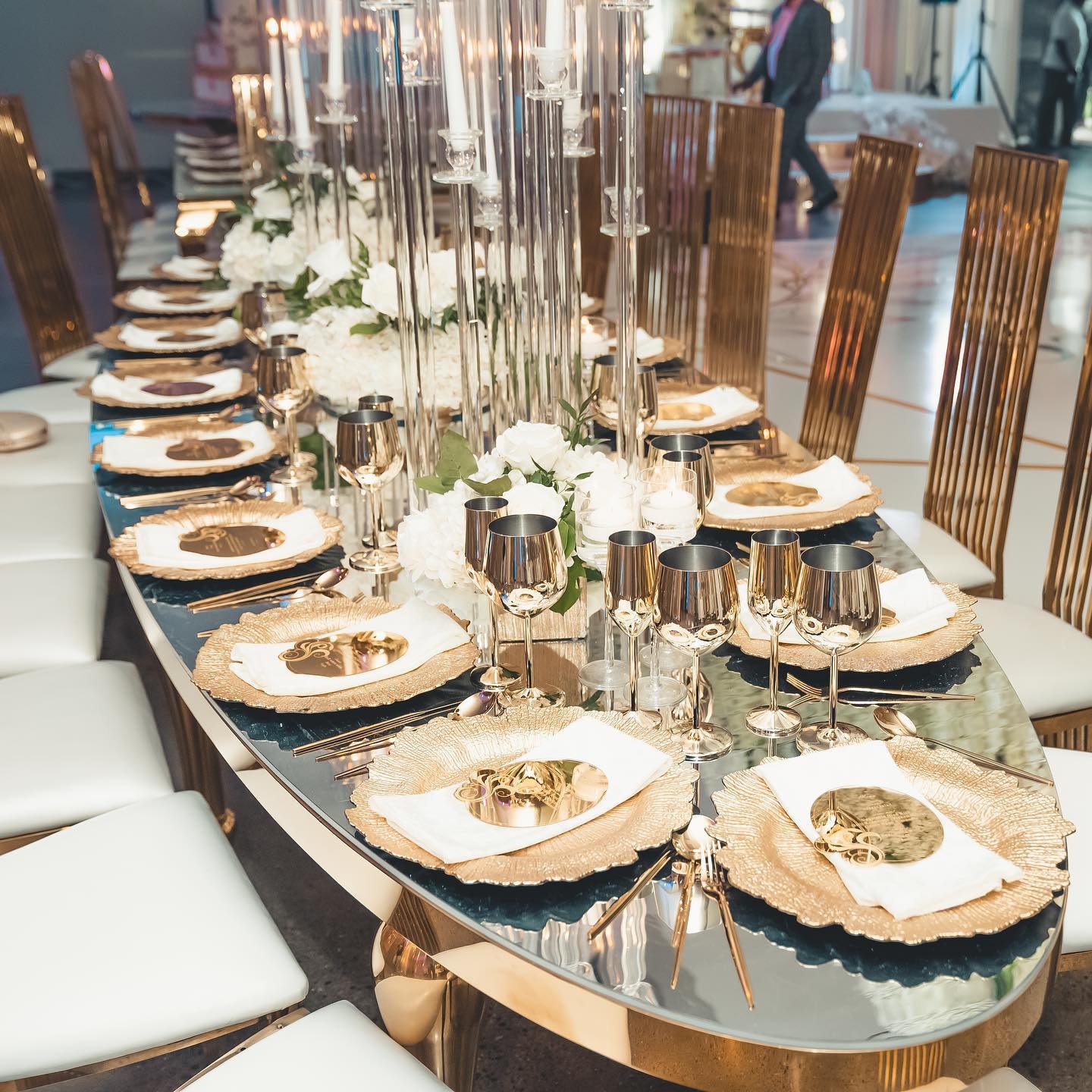 Hot selling design cheap price round oval modern glass top stainless steel leg big dining table