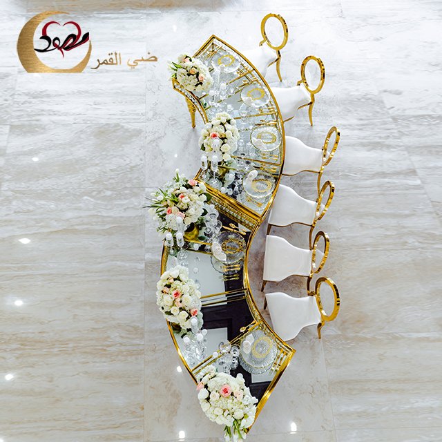 Wedding Furniture Golden Stainless Steel Half Moon Serpentine Table Wedding With Crystal