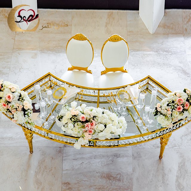 Wedding Furniture Golden Stainless Steel Half Moon Serpentine Table Wedding With Crystal