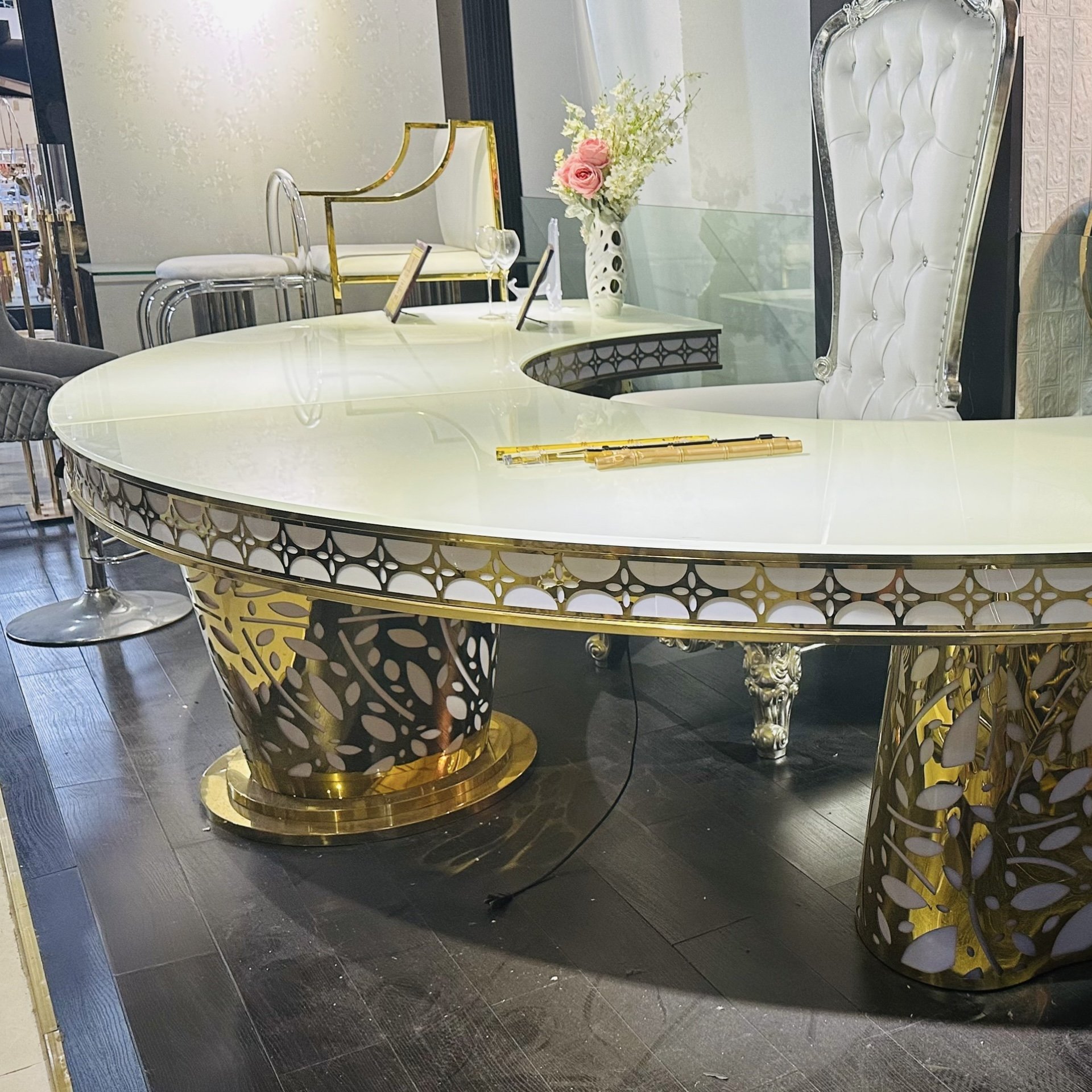 High quality modern Luxury golden stainless steel with glass top half moon wedding table