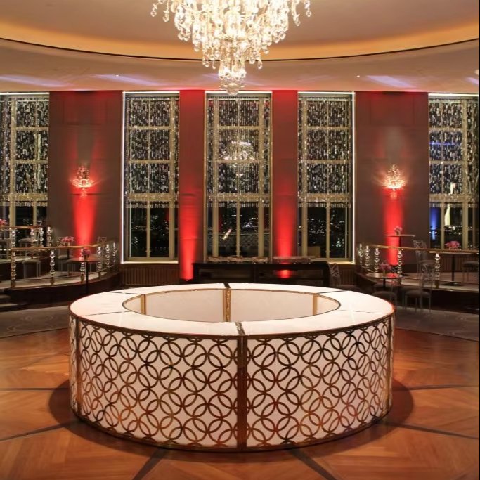New Arrival Luxury Bar Furniture Modern Design Stainless Steel Silver Metal Round LED Backlit Party Bar Counter table