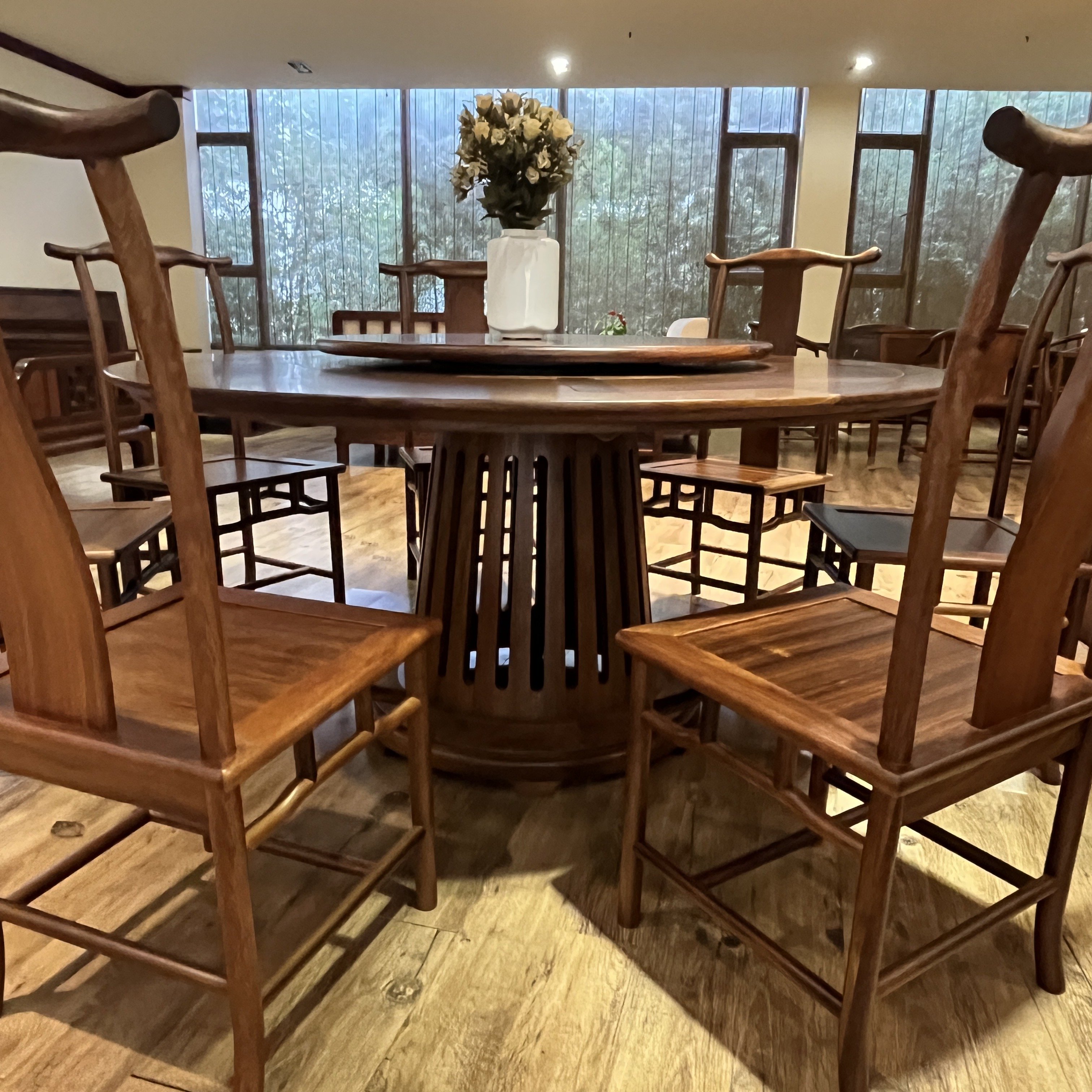 Modern Chinese dining table, wooden circular dining table with 6 chairs, apartment dining furniture