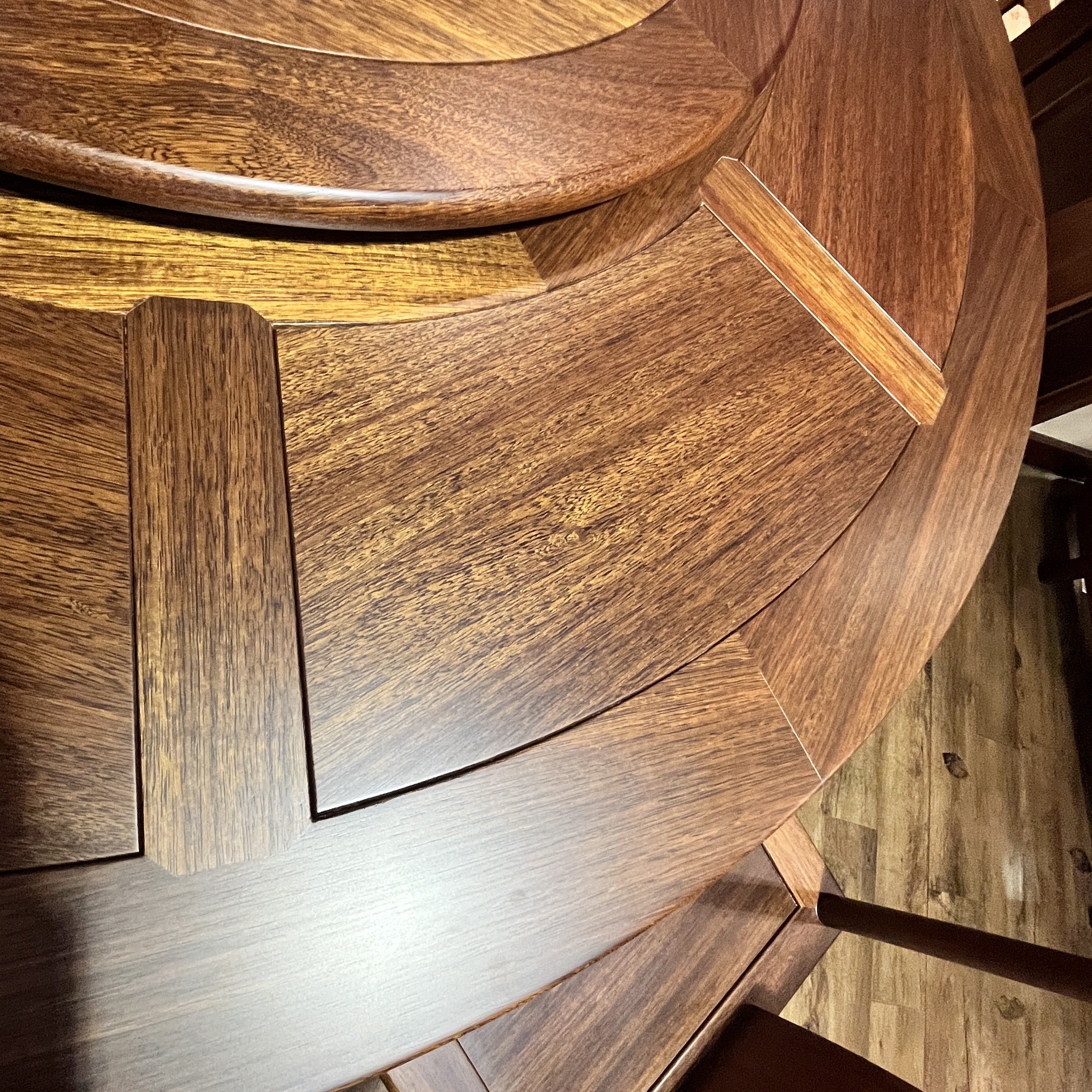 Modern Chinese dining table, wooden circular dining table with 6 chairs, apartment dining furniture