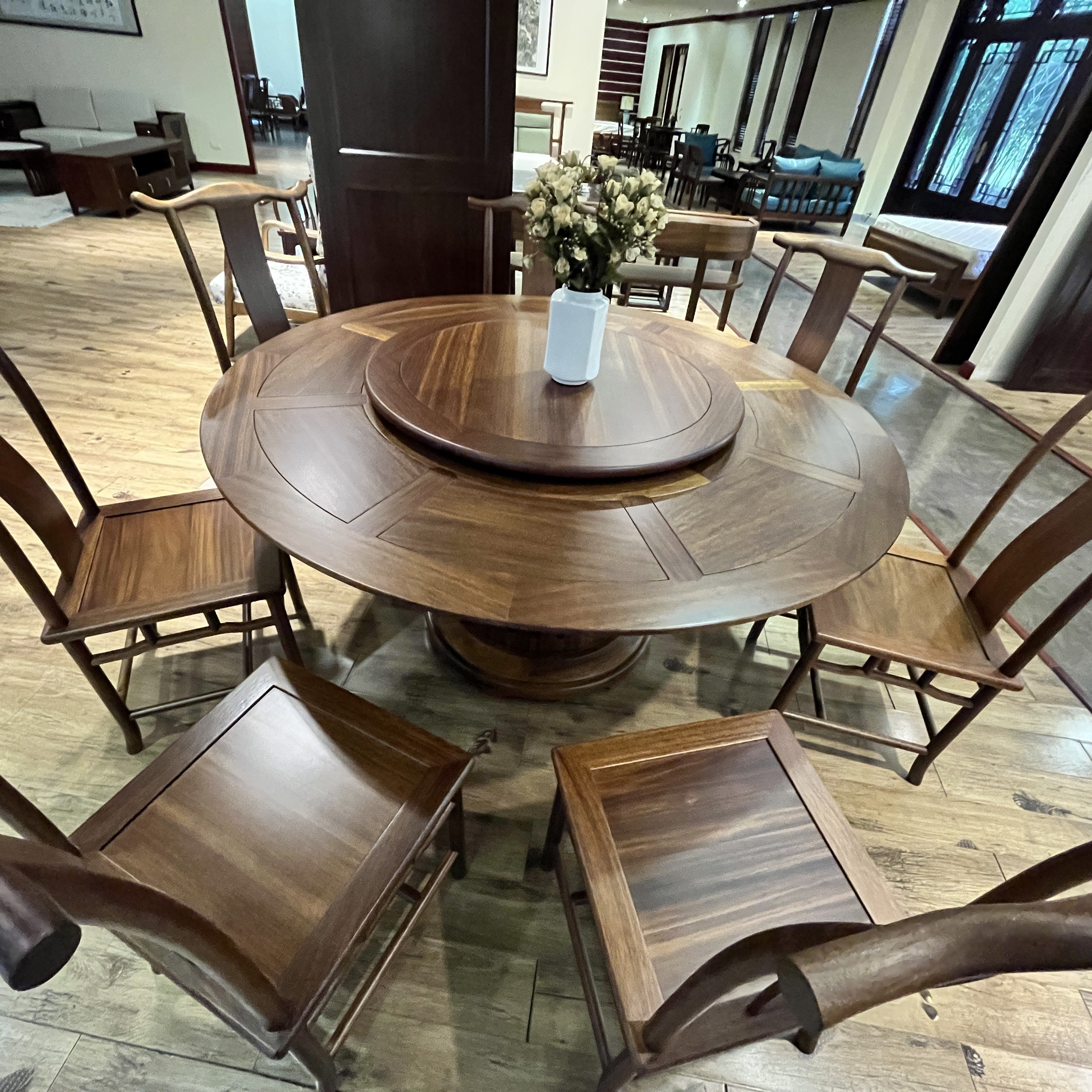 Modern Chinese dining table, wooden circular dining table with 6 chairs, apartment dining furniture