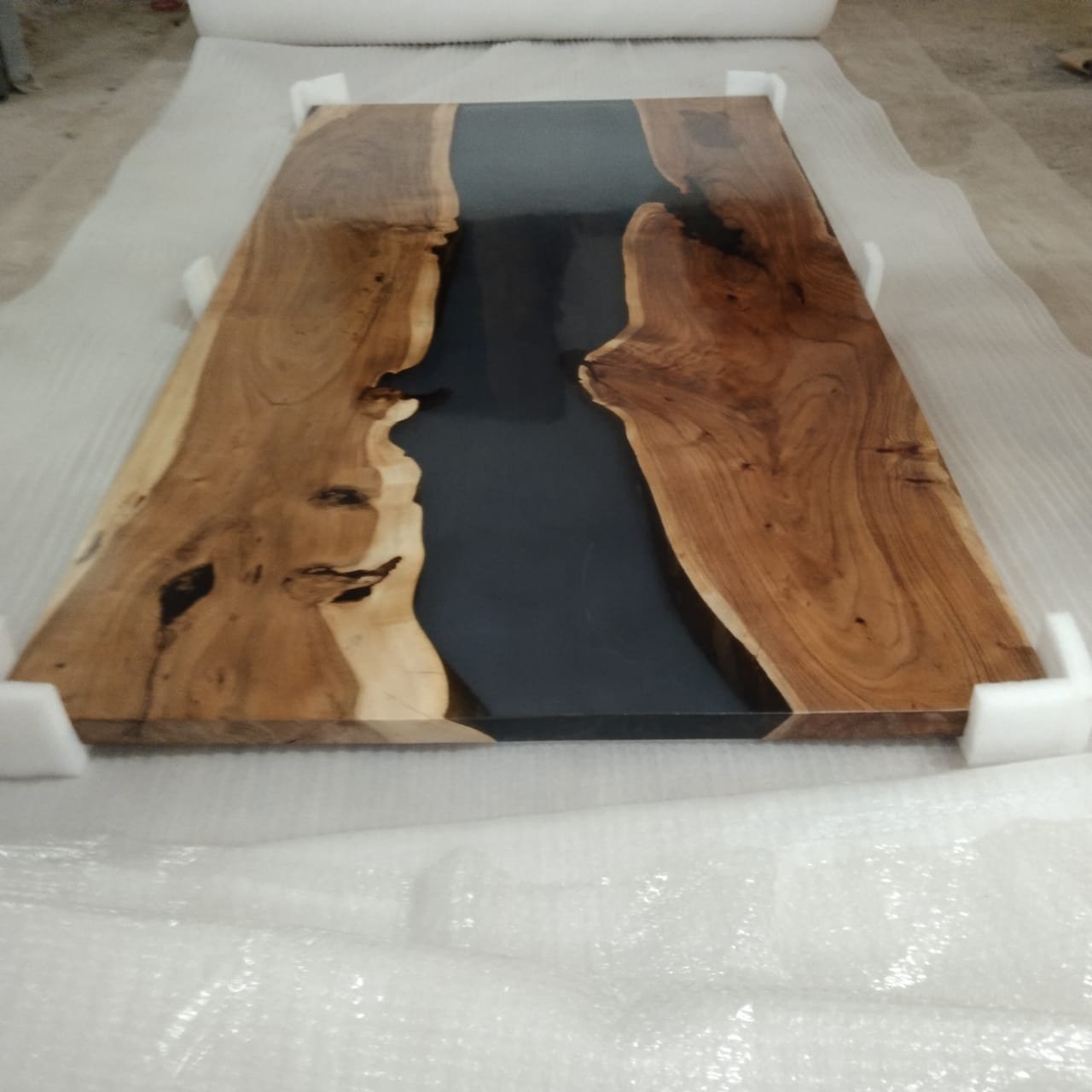 Wood Resin Table, Epoxy River Dining Table Dining Room Furniture Home Furniture Wooden Solid Wood Modern High End Carton