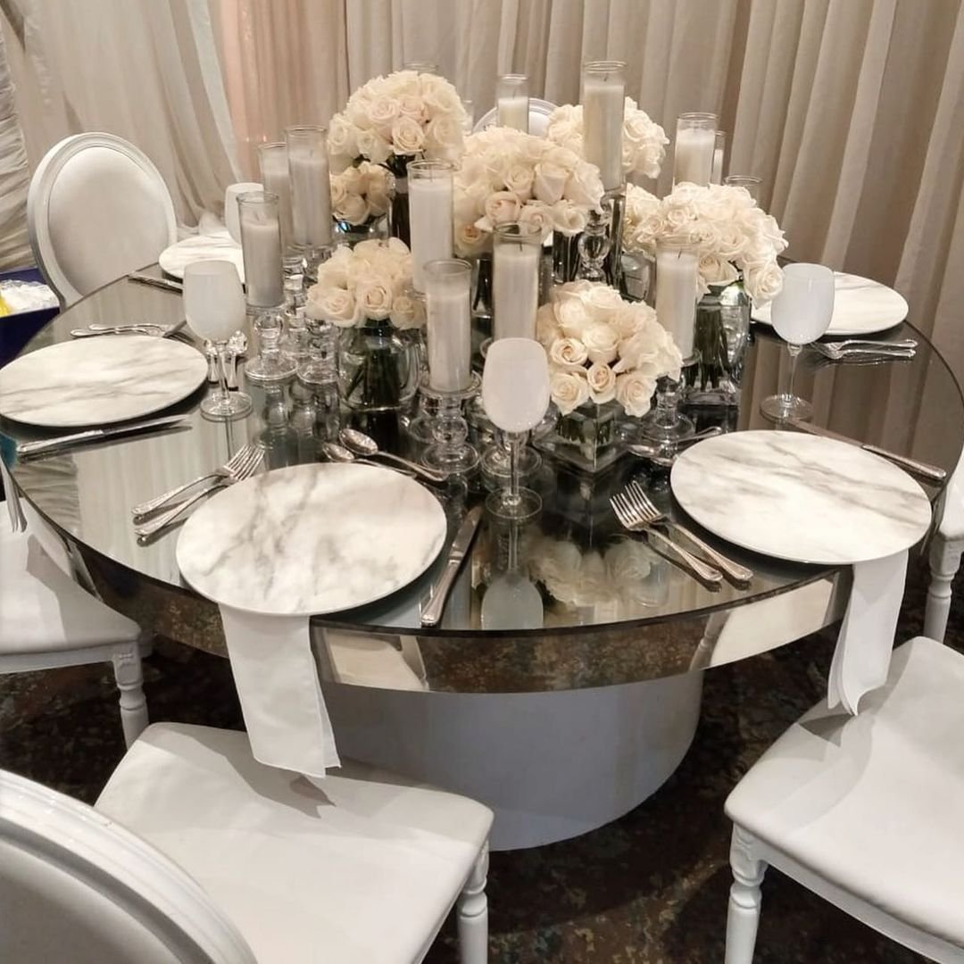Modern 63 Inches round Dining Table Event Furniture for Banquets and Weddings Mirror Glass and Metal Used in Banquet Halls