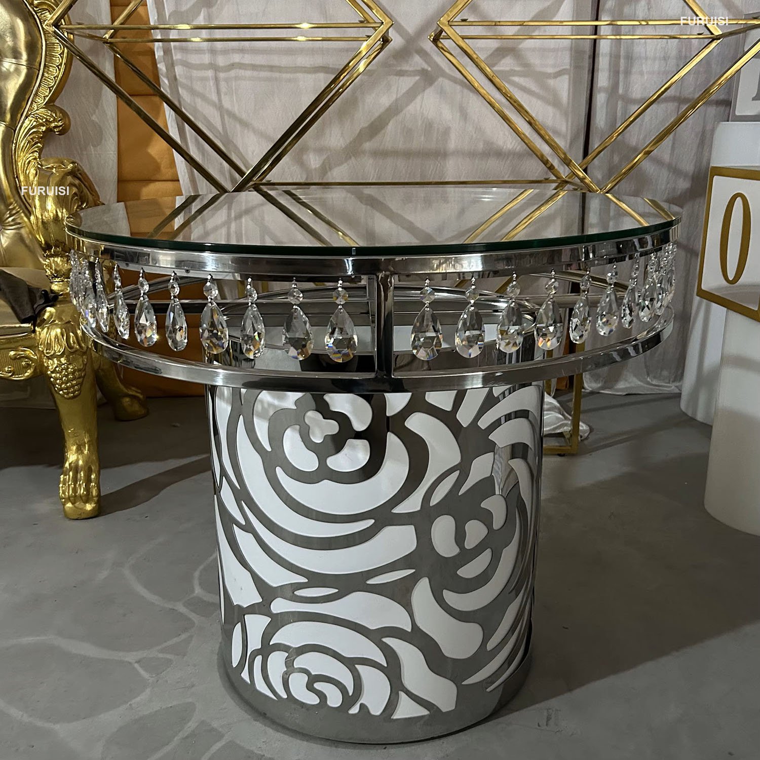 Factory Direct Sale Rose Pattern Stainless Steel Crystal Cake Table for Wedding Party Decoration