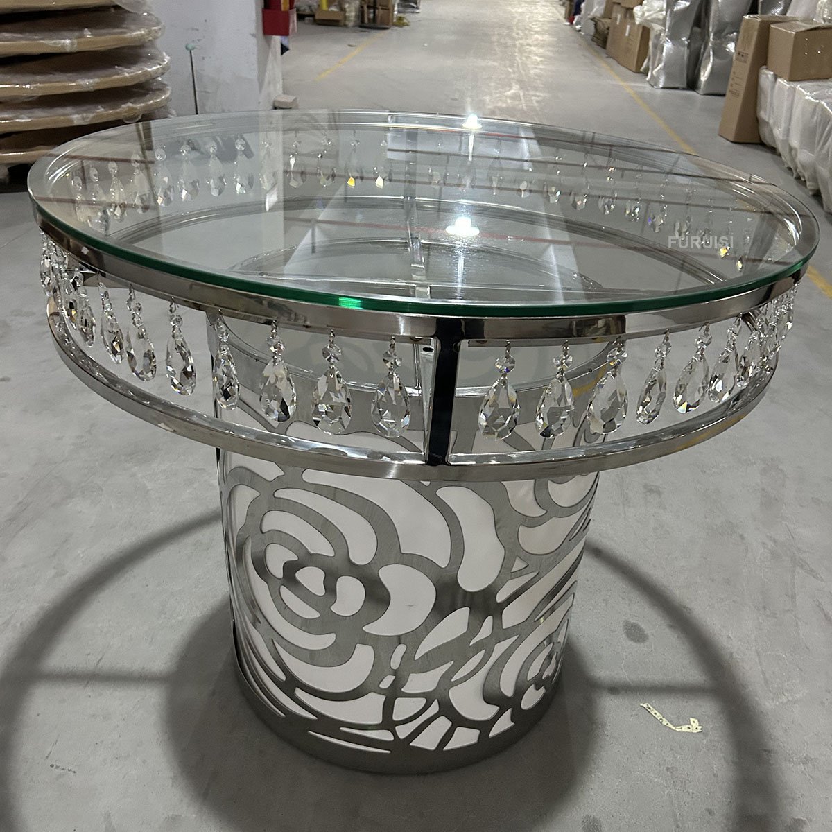 Factory Direct Sale Rose Pattern Stainless Steel Crystal Cake Table for Wedding Party Decoration