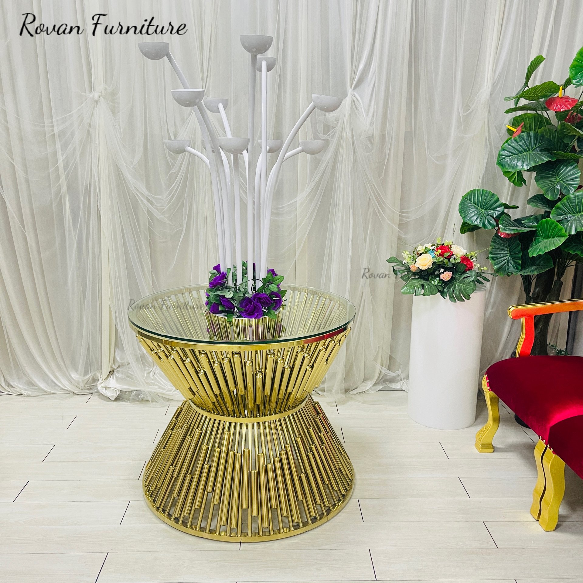 Latest design luxury high quality gold stainless steel round wedding cake table with glass tabletop