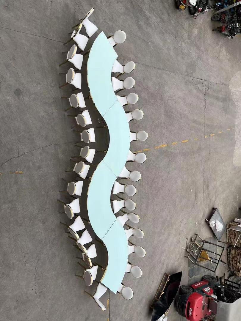 Wholesale White Top Stainless Steel Gold Curved Wedding Serpentine Table Luxury