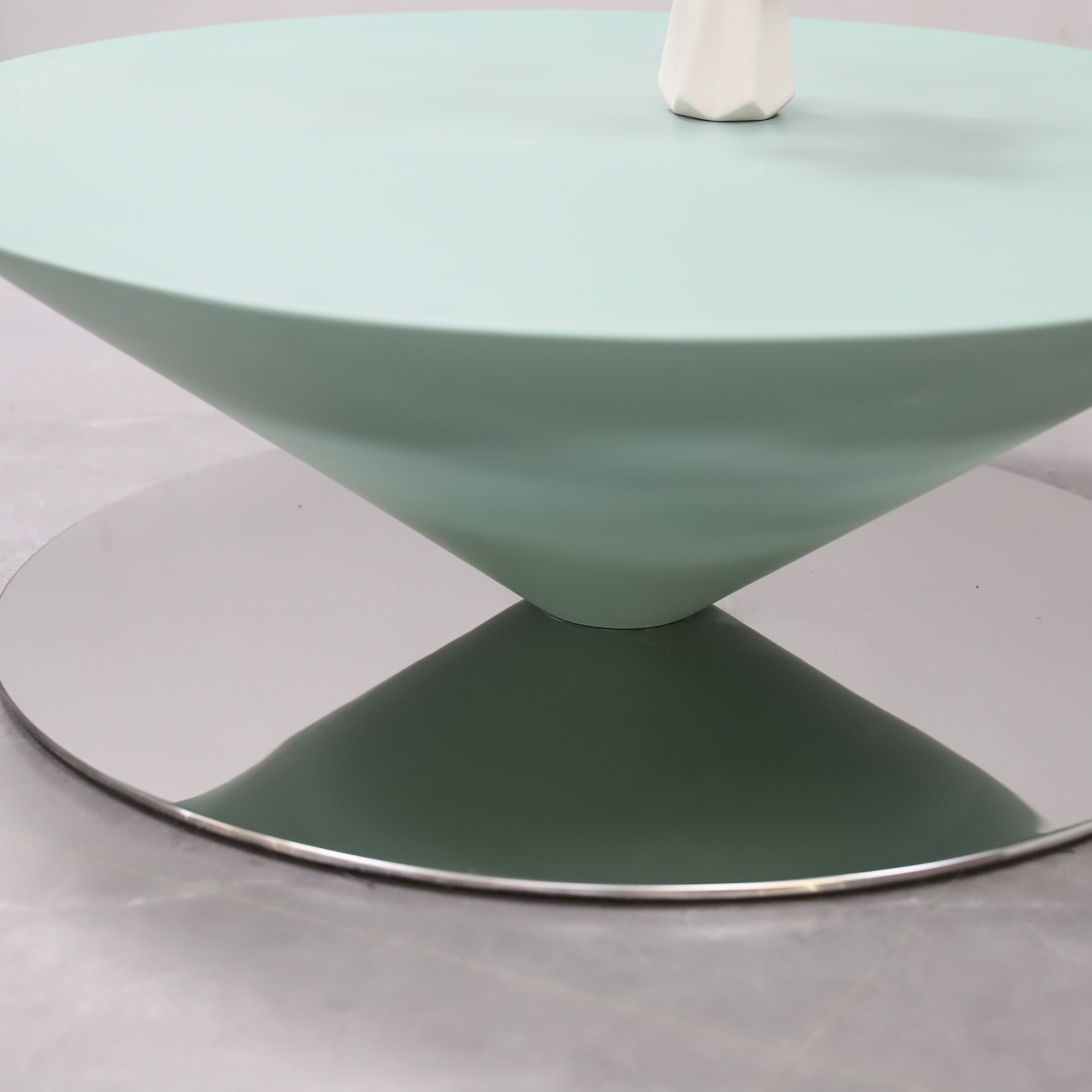 Modern Fiberglass Side Tables Round Coffee table