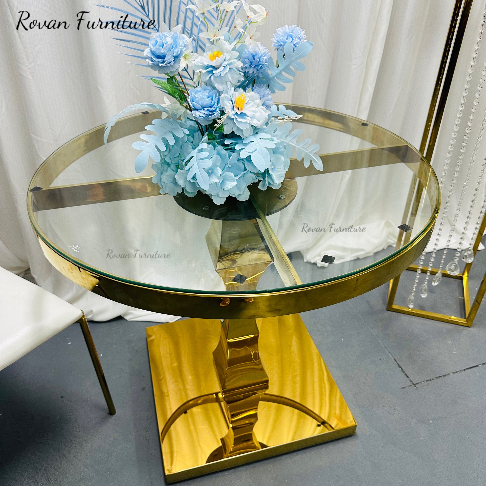 Latest design luxury gold stainless steel wedding round cake table decor table with clear glass tabletop