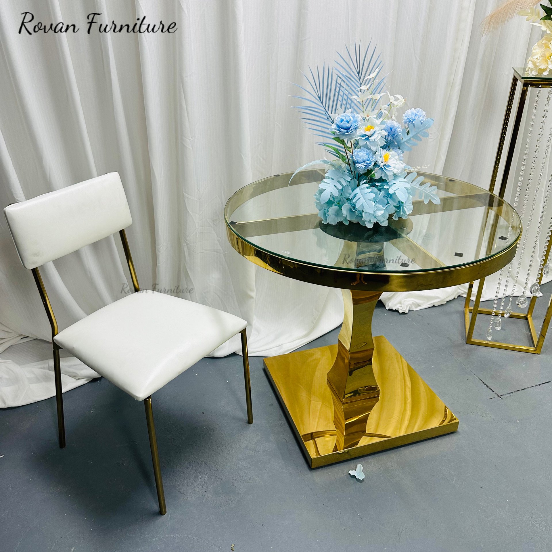 Latest design luxury gold stainless steel wedding round cake table decor table with clear glass tabletop