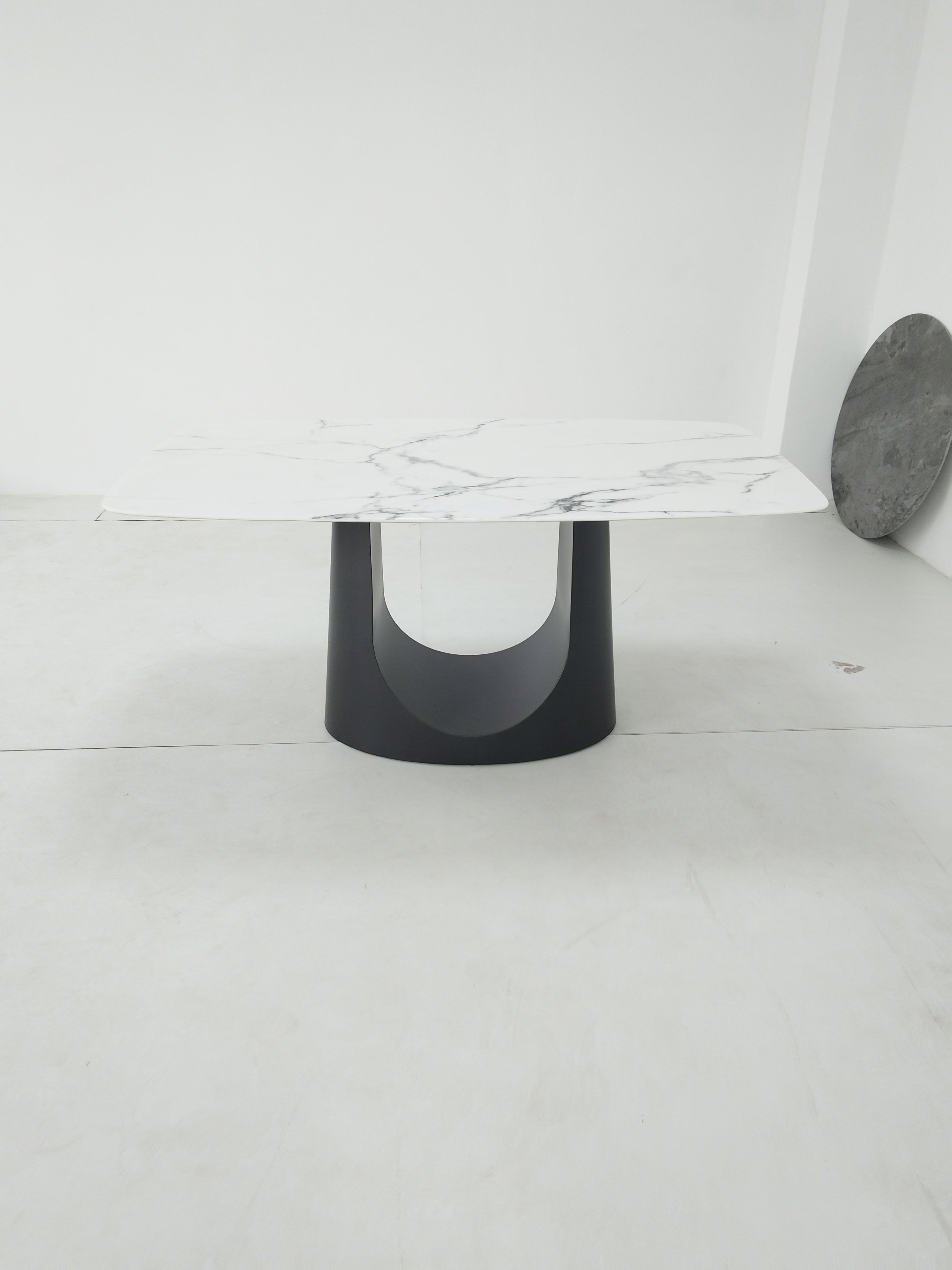 Modern new design marble effect ceramic tabletop dining table with smooth metal base