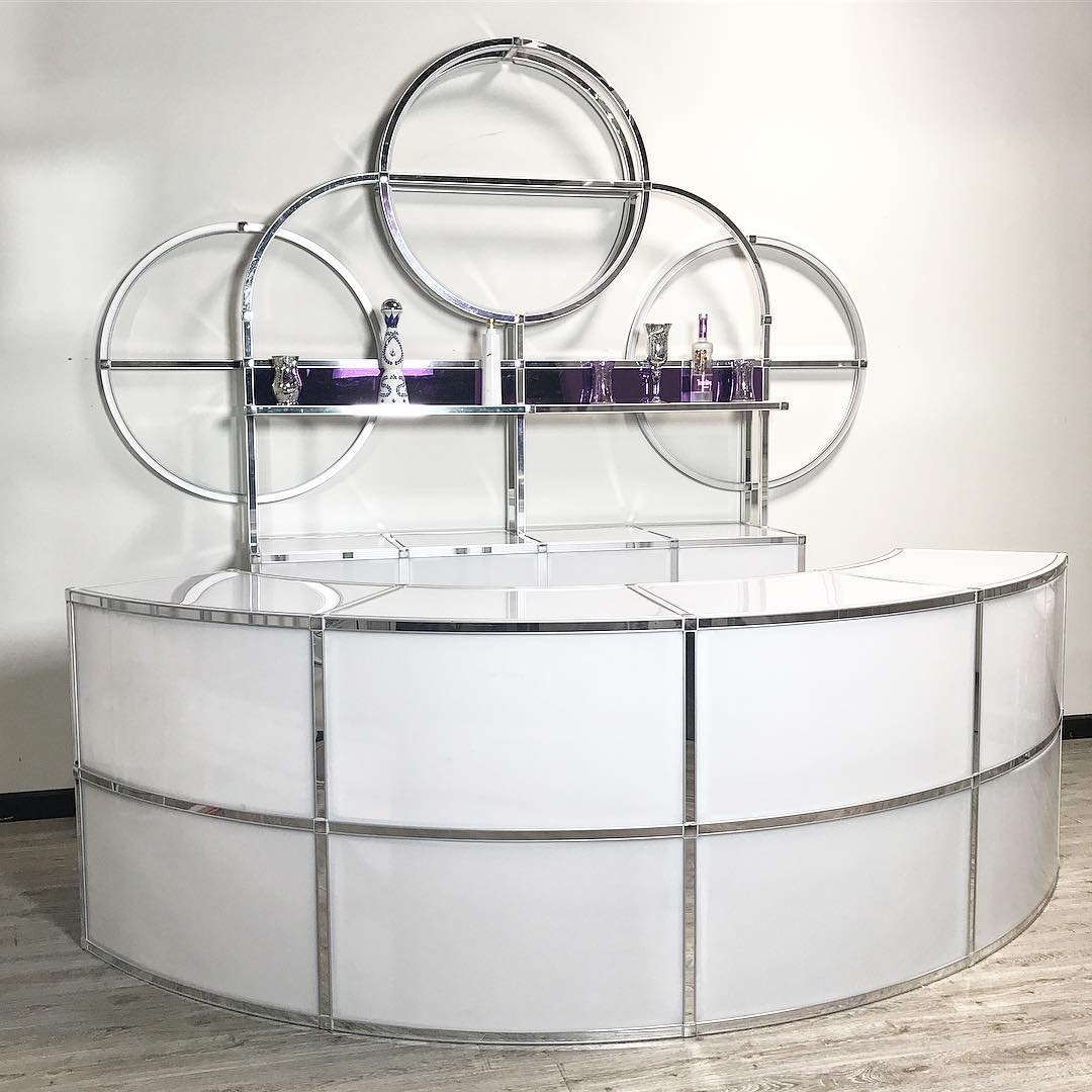 2025 New arrival acrylic gold wedding bar table for reception