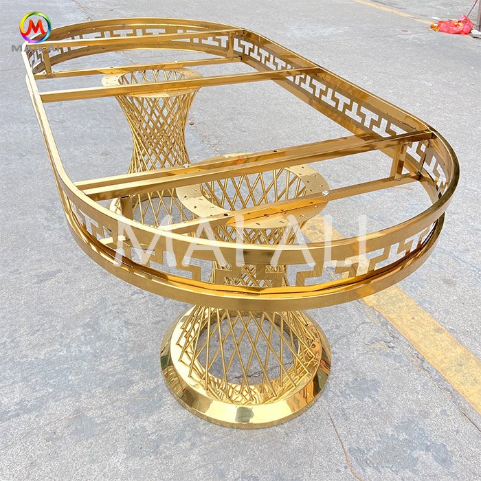 Fashionable Luxury Oval Shape Gold Stainless Steel Dinning Table With Chairs Set