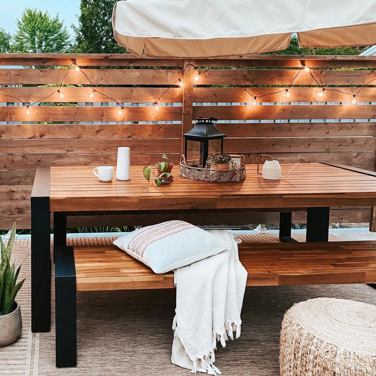 Hot Sale Luxury Modern Style Rectangle Wood Top Metal Leg Dinning Table with Bench Set for Outdoor and Indoor Dinning Area
