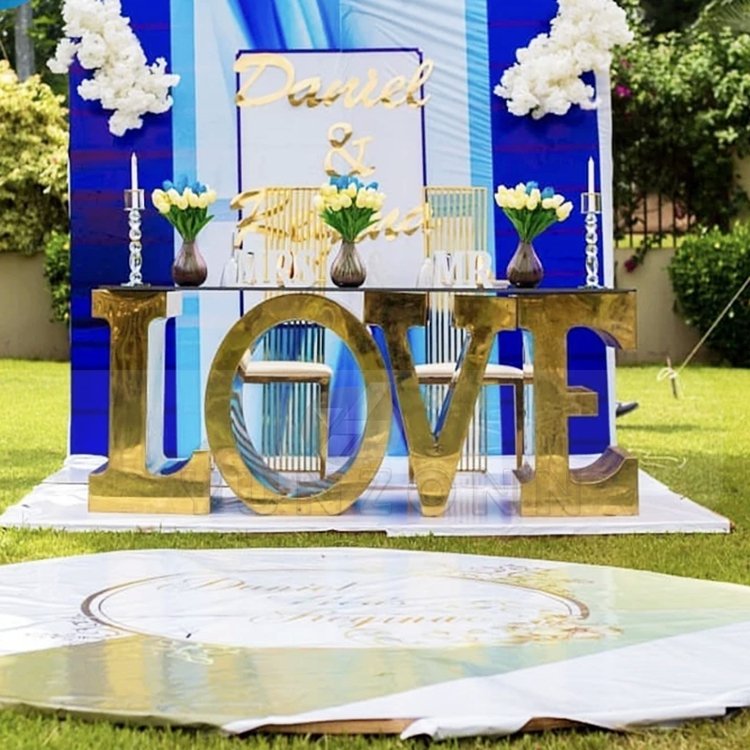 Hot Sale Stainless Steel Gold Centerpieces for Wedding Events Elegant Love Table Furniture for Hotels