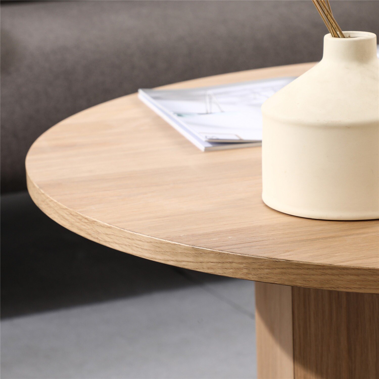 Chinese Supplier Modern Round Wooden Dining Table Stylish Elegant Dining Table For Home Decoration