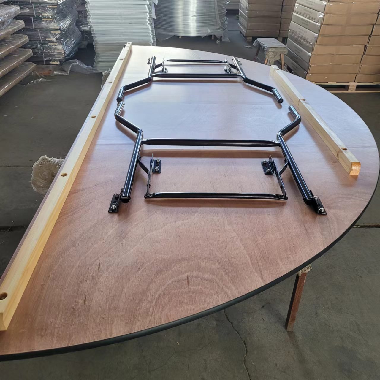 Traditional Classic Plywood Half-Round PVC and Aluminum Side Wood Table For Restaurant And Wedding Event