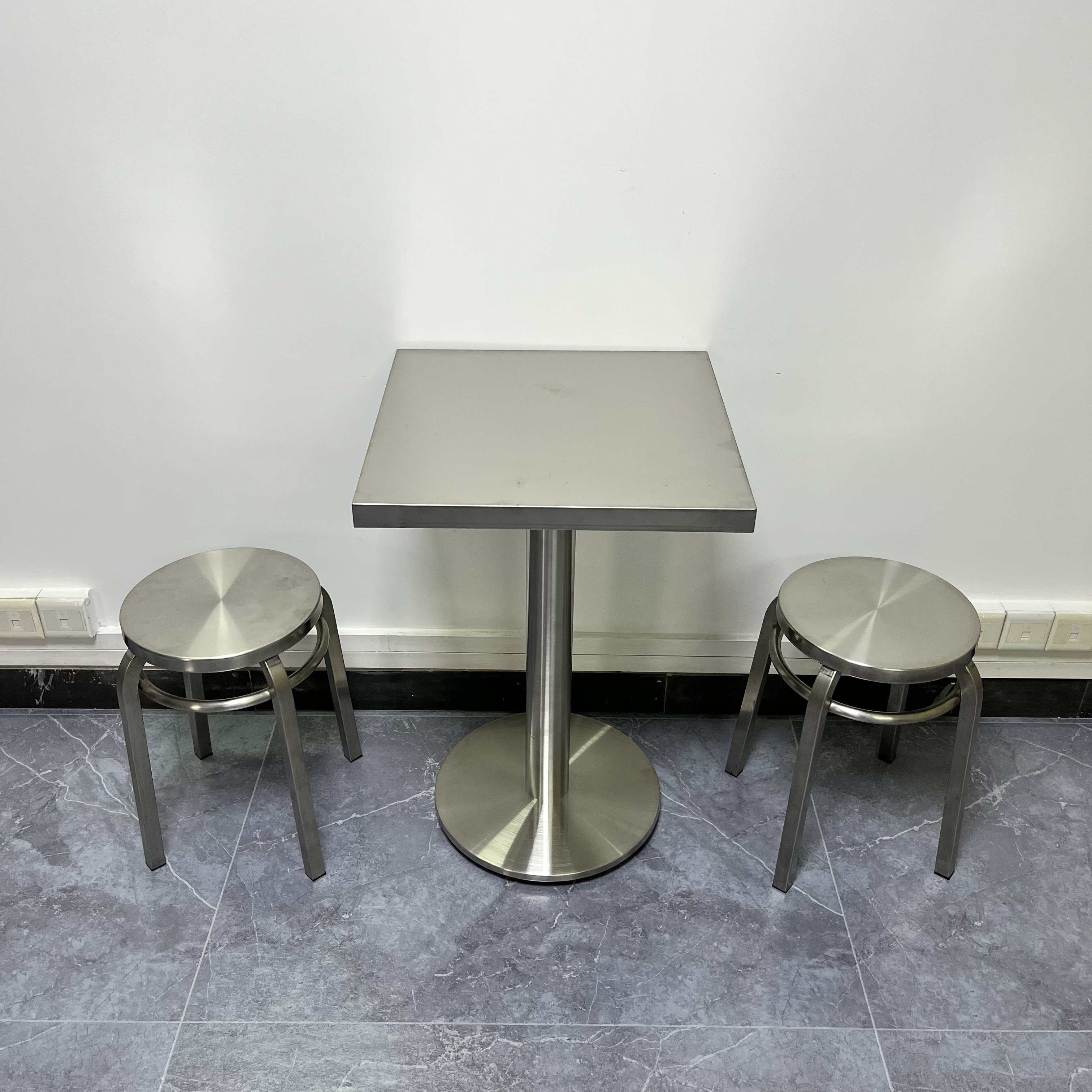 High Quality Good Price Sleek Finish Offering Affordable Price Quality Assurance Stainless Steel Round Table