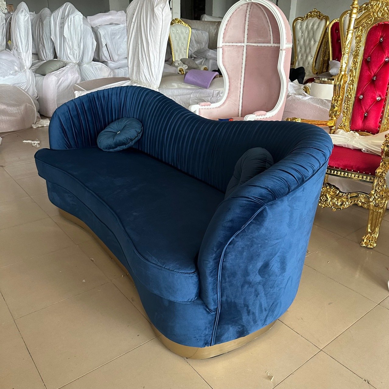 Light Luxury Metal gold Gase Velvet Living Room Furniture Sofa 3 Seater Tufted Sofa