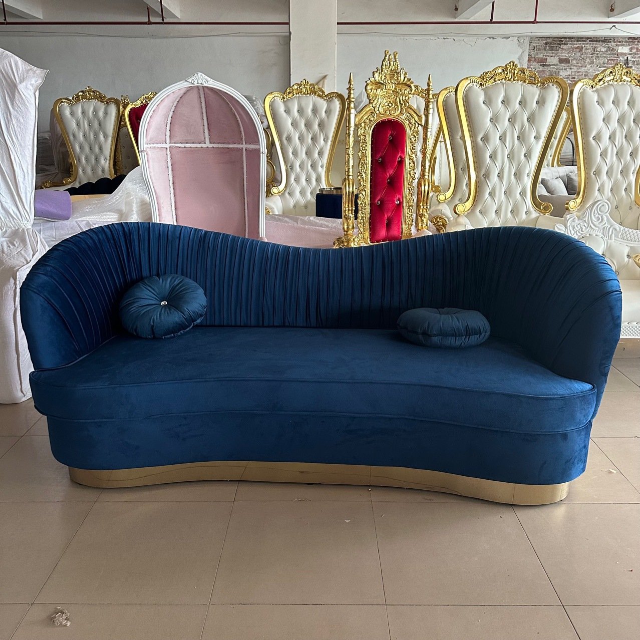 Light Luxury Metal gold Gase Velvet Living Room Furniture Sofa 3 Seater Tufted Sofa