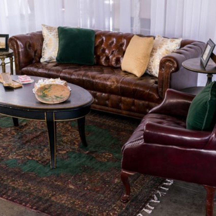 Sunzo Furniture Vintage Victorian Leather Sofa Brown Leather Chesterfield Wedding Event Sofas