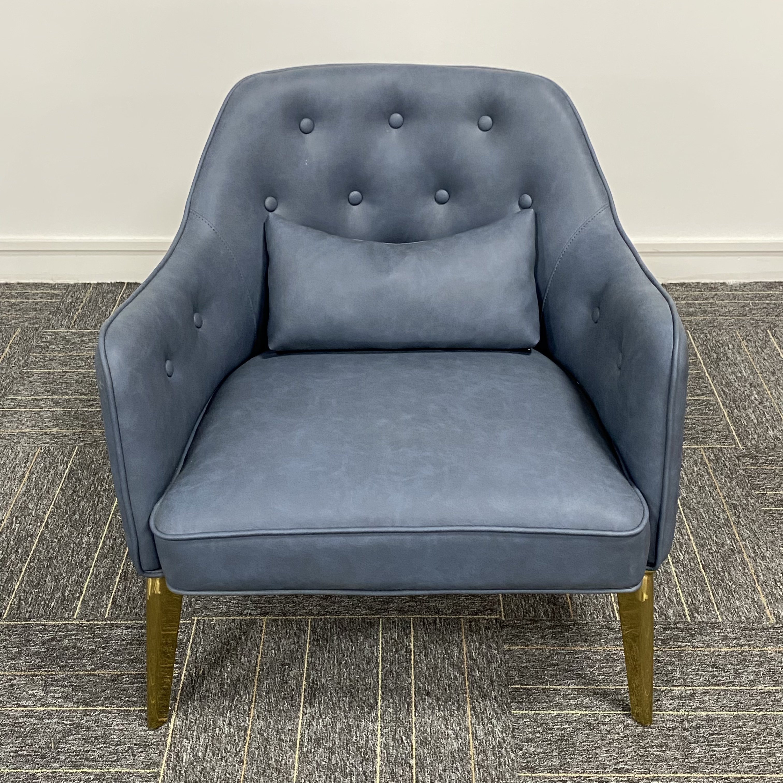 Luxury or leather sofas for sell and single casual sofa for factory wholesale restaurant and dining room sofa sales online