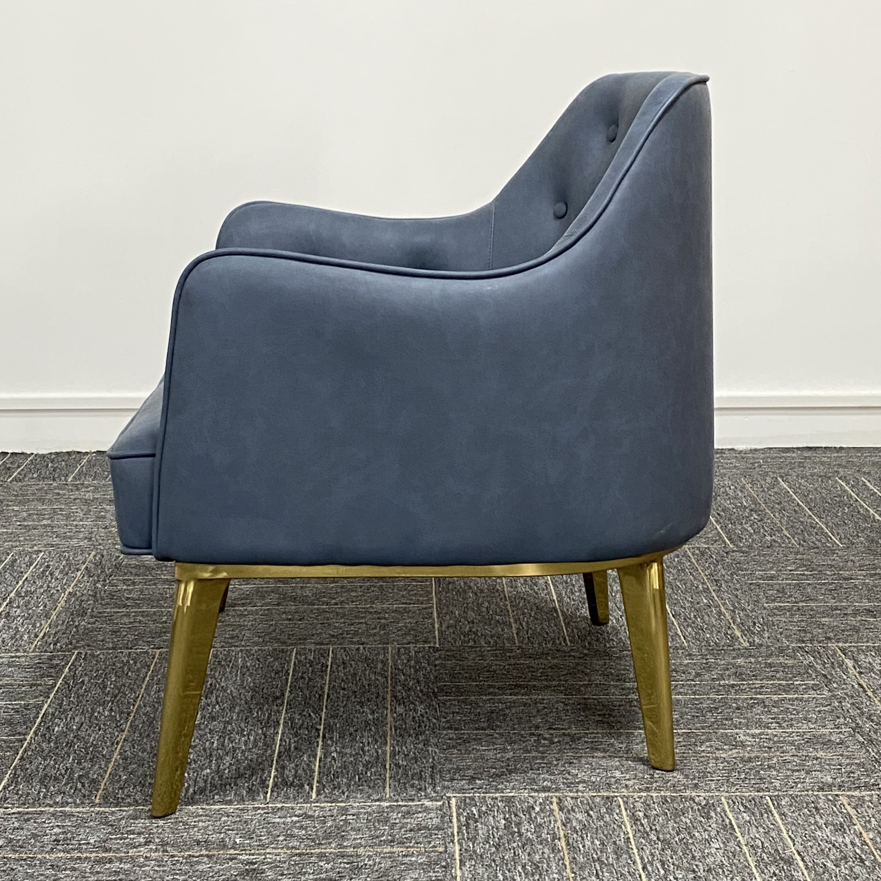 Luxury or leather sofas for sell and single casual sofa for factory wholesale restaurant and dining room sofa sales online