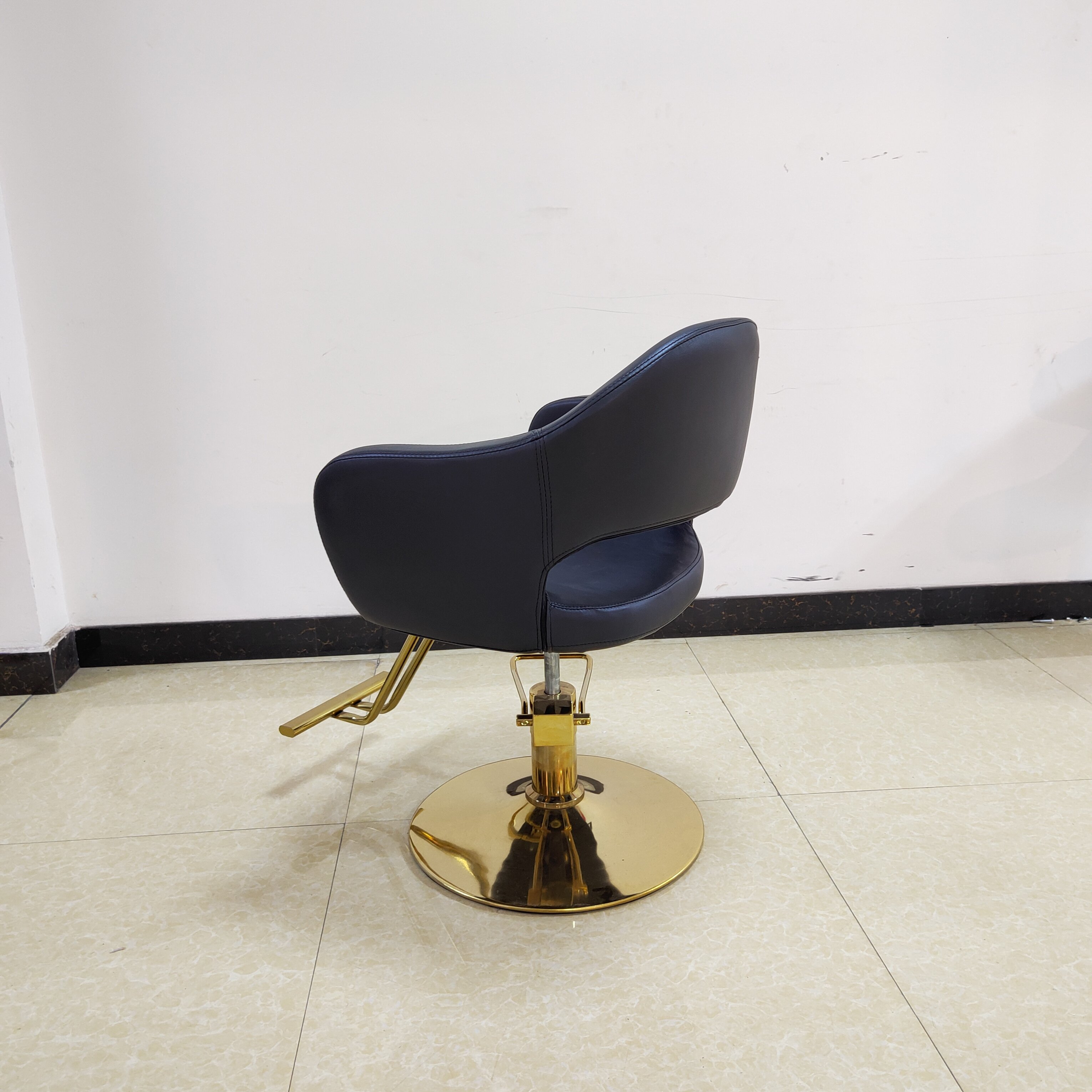 Hairdressing Beauty Salon Styling Chair Lift Rotary Fashion Barber Chair Modern Barber Hair Salon Styling Chair