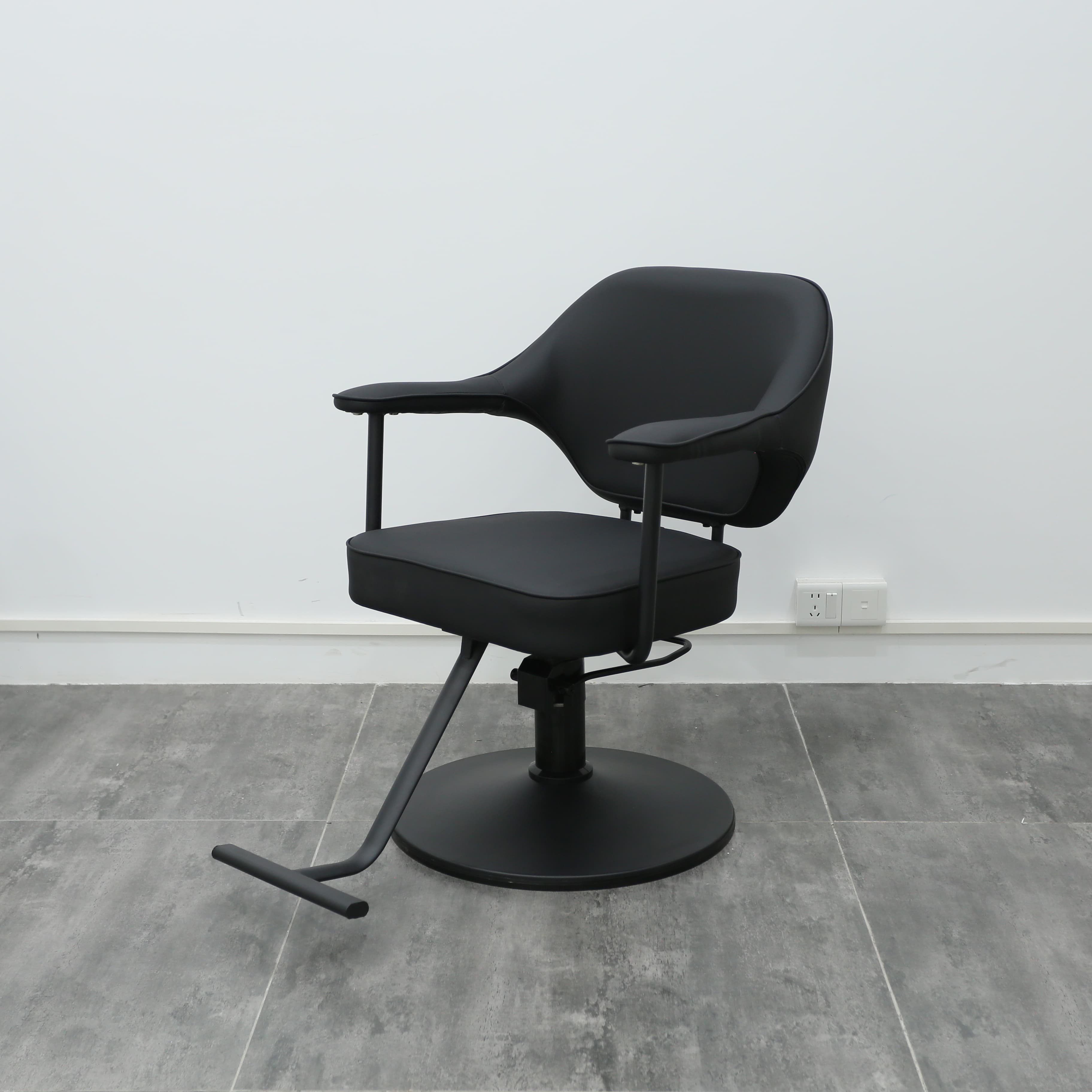 Japan and South Korea hot salon chair Salon Furniture Black rotary lift chair Fast delivery Barber Chair Modern