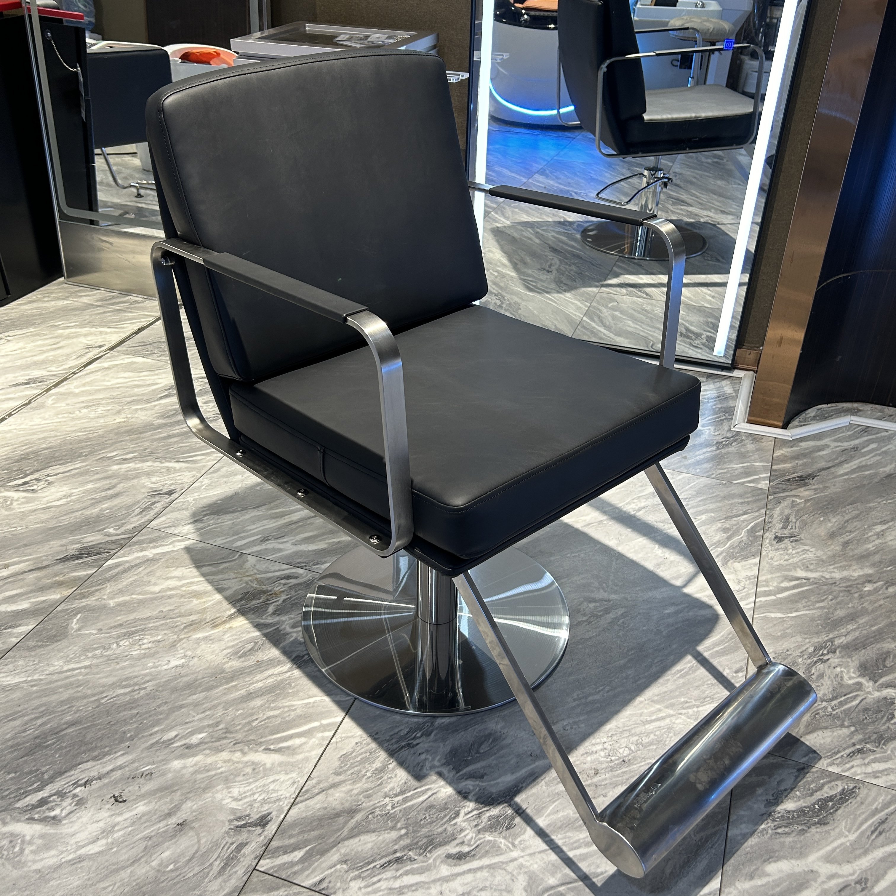 Portable beauty chair, newly designed barber chair, made in China, for barbershop use