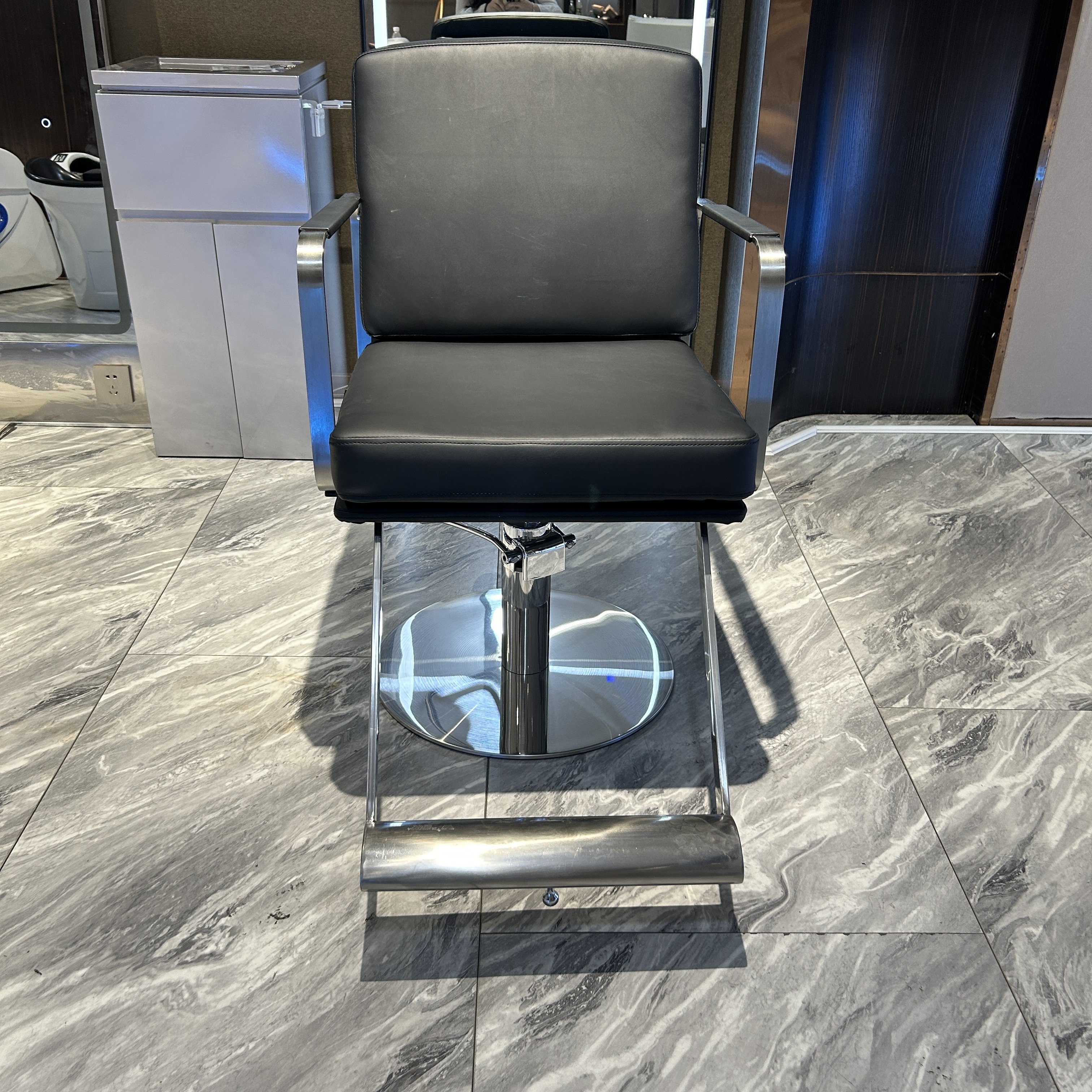 Portable beauty chair, newly designed barber chair, made in China, for barbershop use
