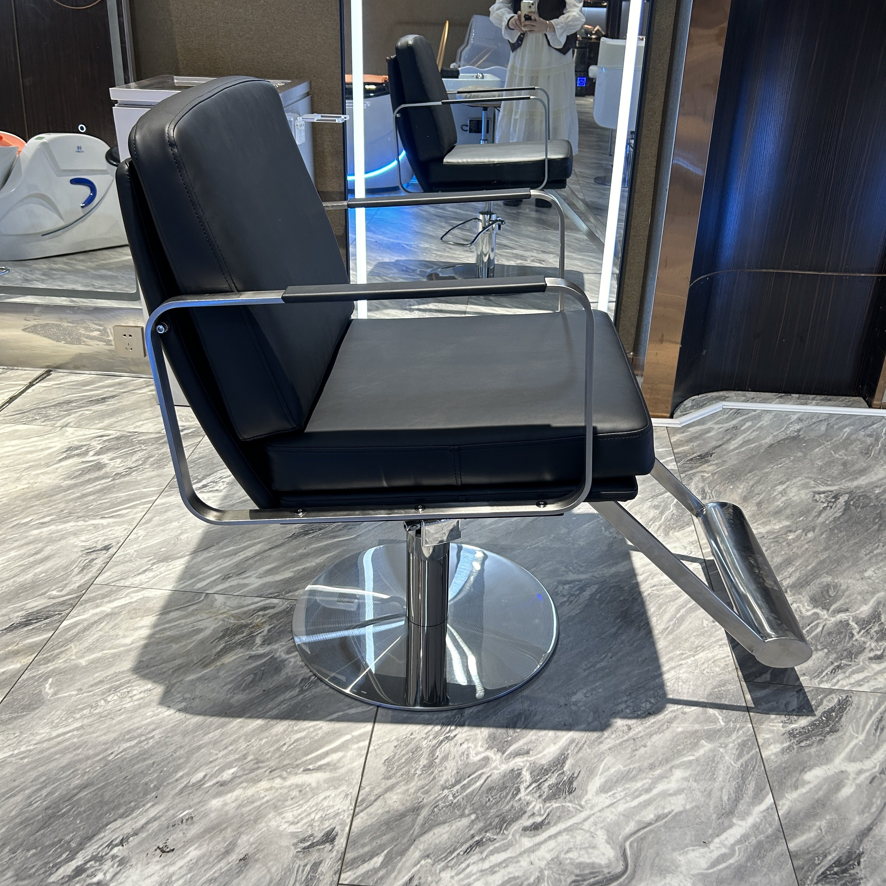 Portable beauty chair, newly designed barber chair, made in China, for barbershop use