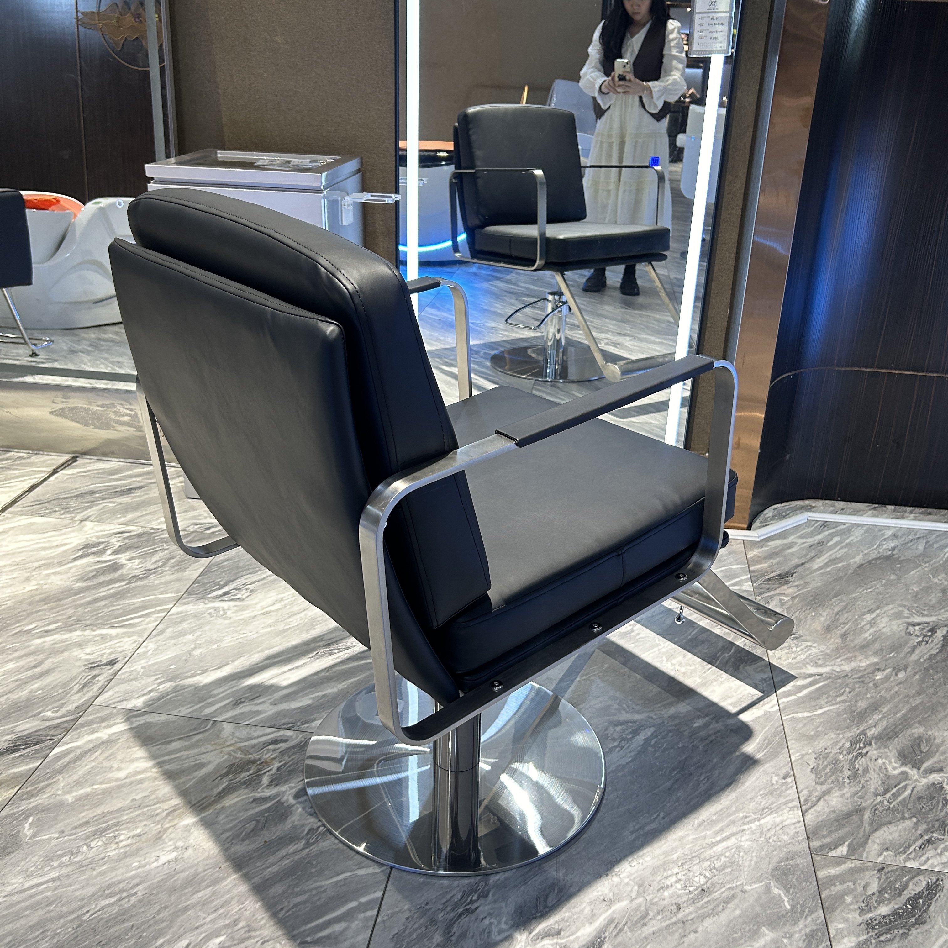 Portable beauty chair, newly designed barber chair, made in China, for barbershop use