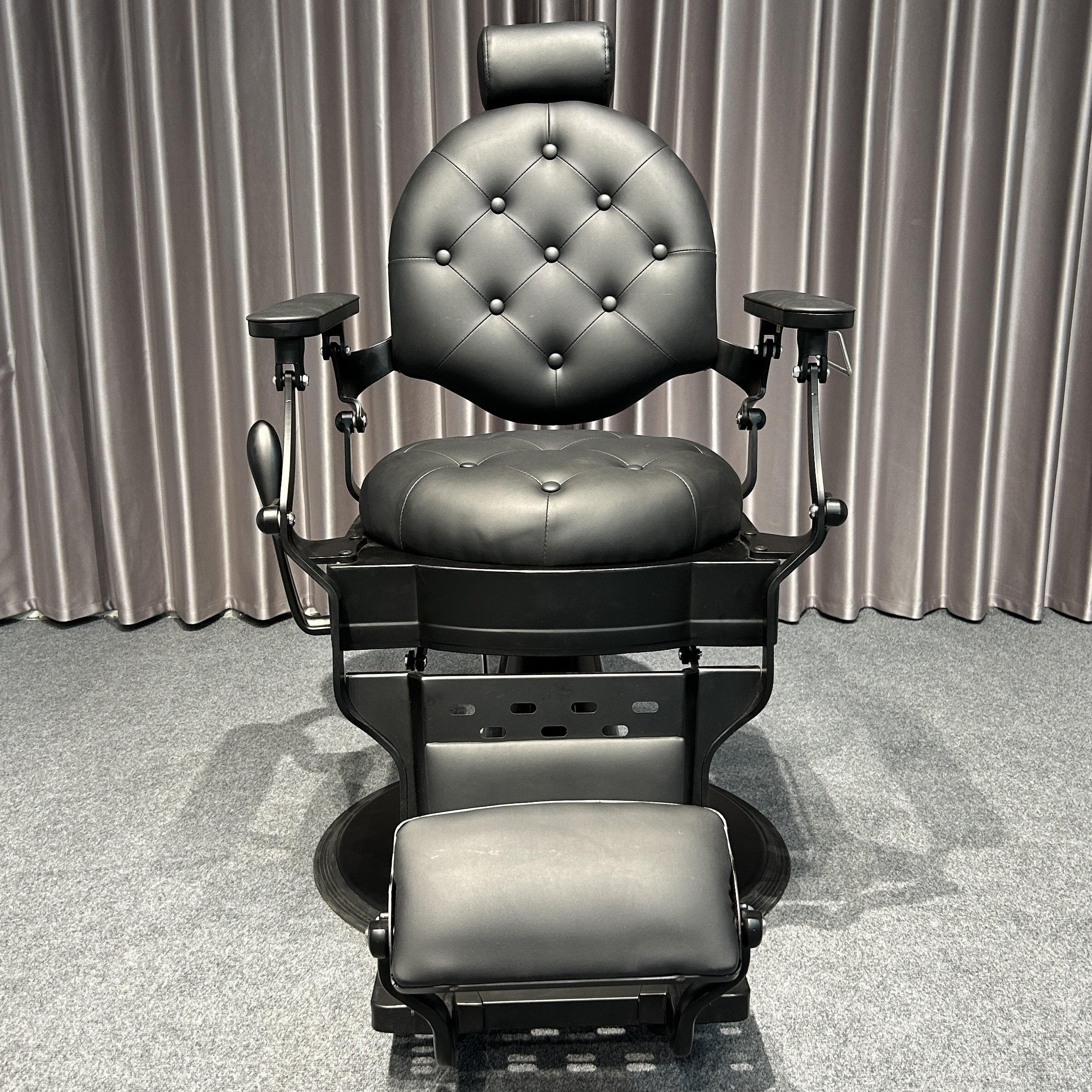 Vintage men's barber chair Recliner with adjustable height all black leather barber salon furniture