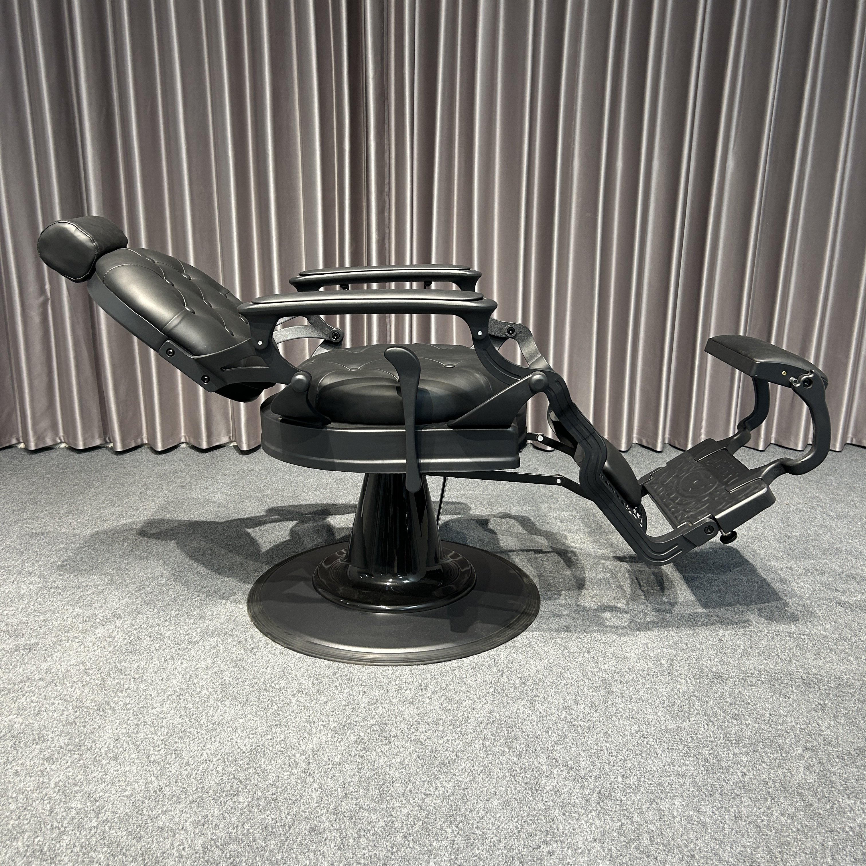 Antique Heavy Duty Beauty Salon Hydraulic Styling Barber Hair Cut Chair High-quality More Design Furniture Vintage Black Metal