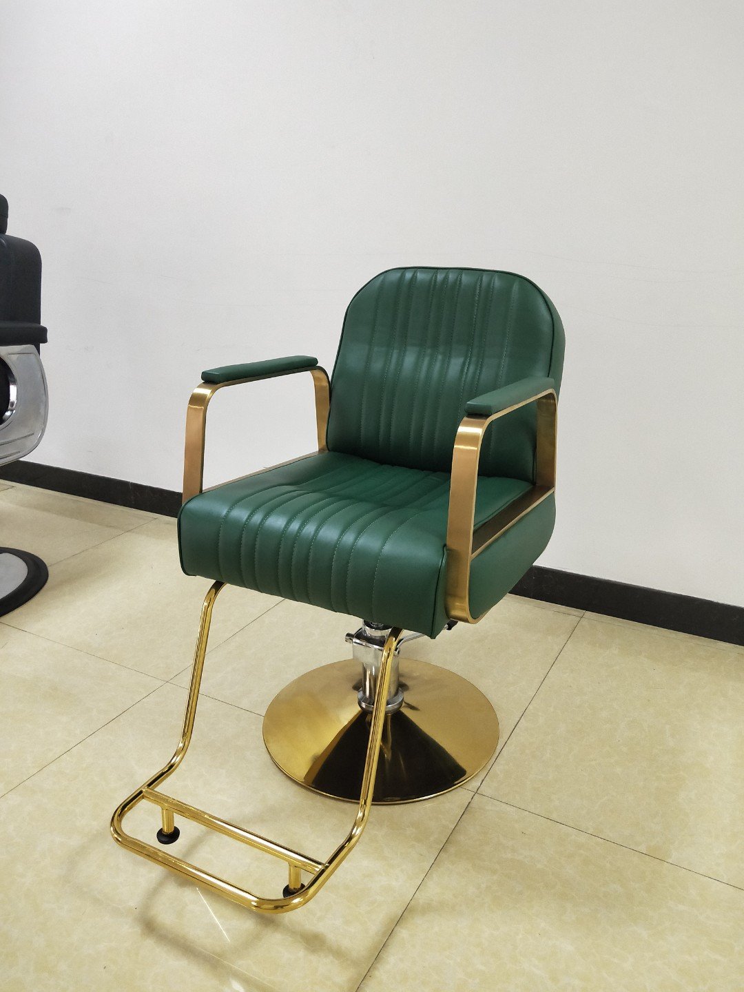 Hochey Medical Gold Luxury Design Vintage Barber Chair Rotatable Beauty Salon Hair Salon Chairs Beauty Salon Furniture Chairs