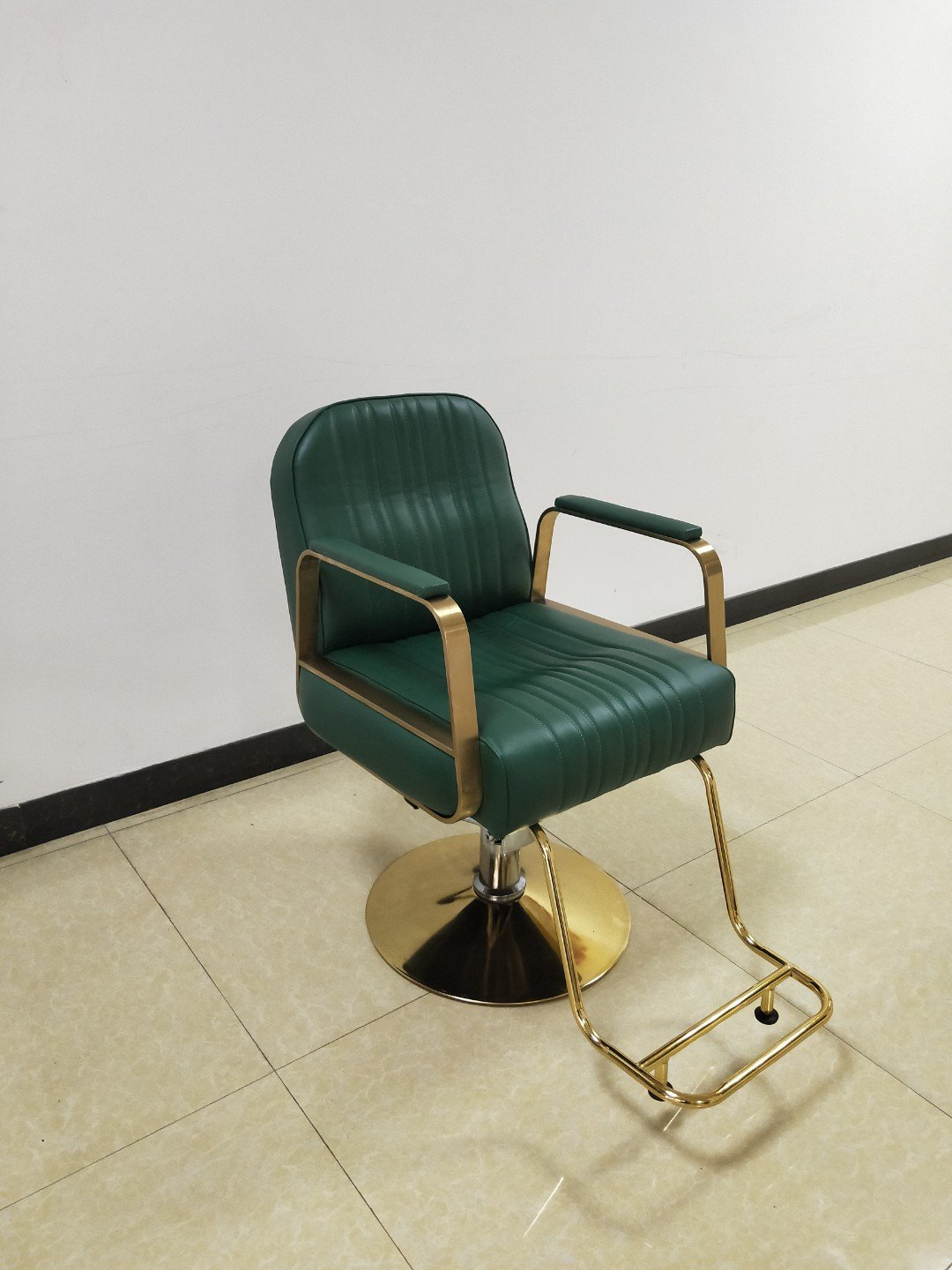 Hochey Medical Gold Luxury Design Vintage Barber Chair Rotatable Beauty Salon Hair Salon Chairs Beauty Salon Furniture Chairs