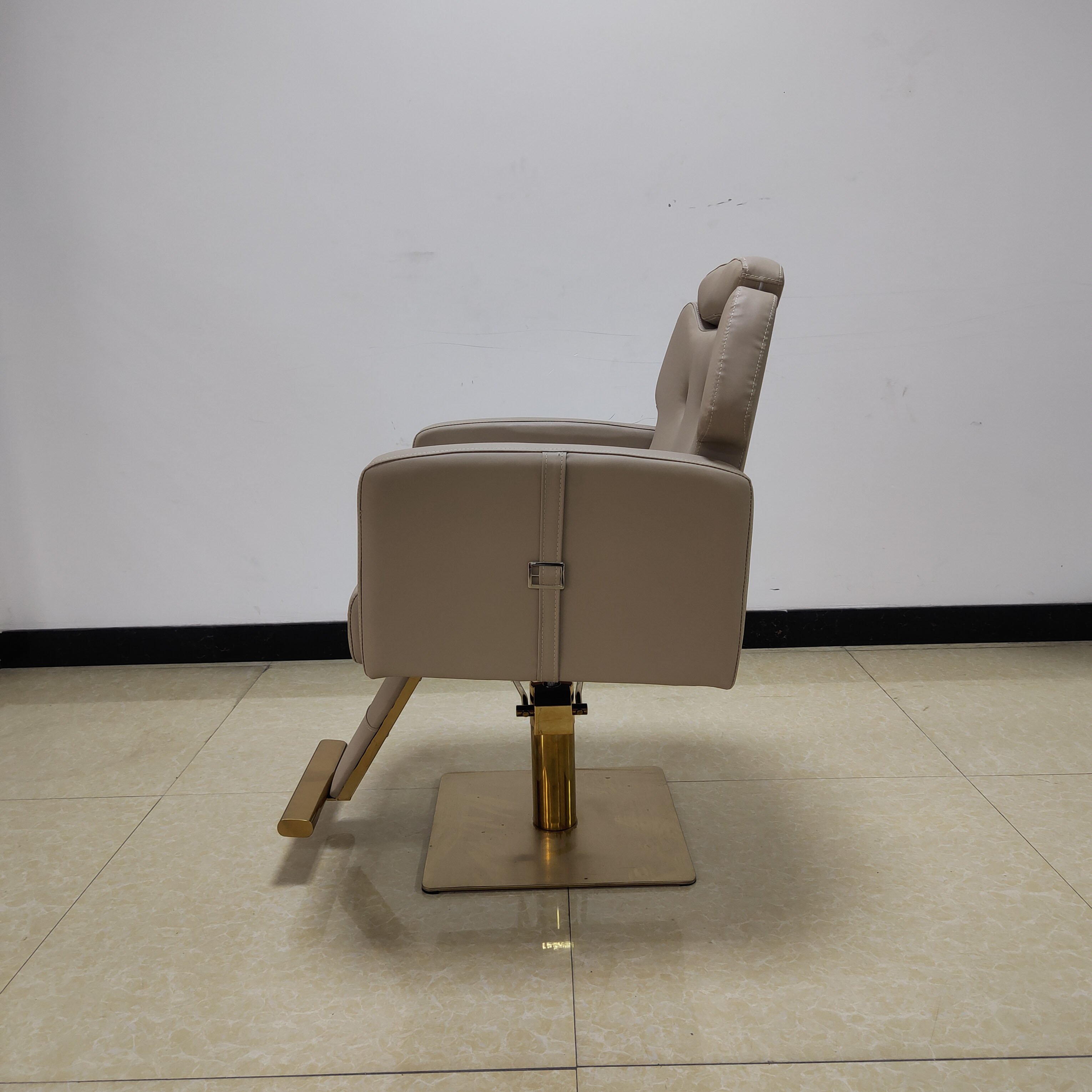 Factory Hot Selling Classic Luxury Hair Salon Set Furniture Beauty Barber Shop Barber Chair