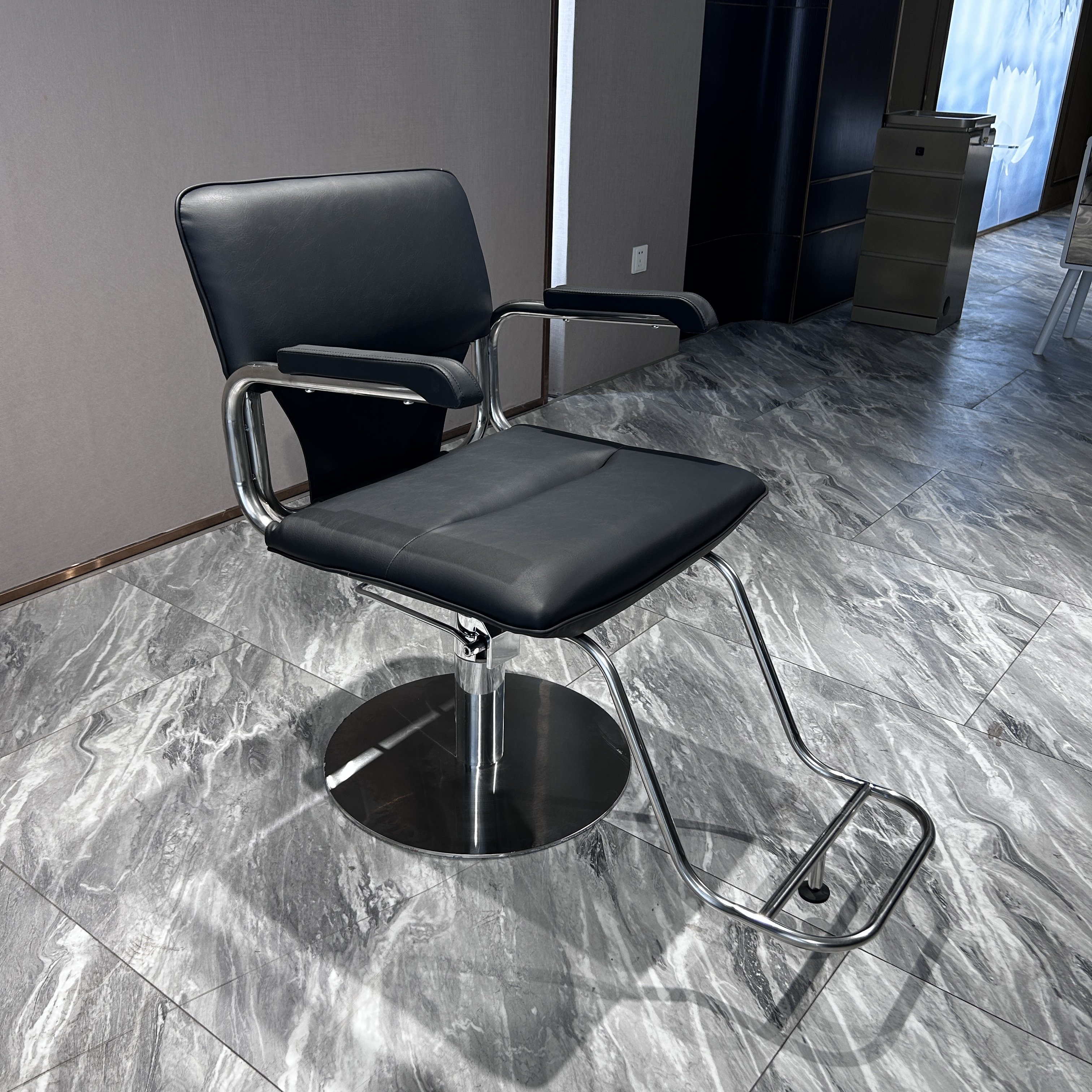 beauty Shop Equipment Antique Cutting Hair Chairs Retro Shaving Chairs Antique Professional Men Recling Barber Chair