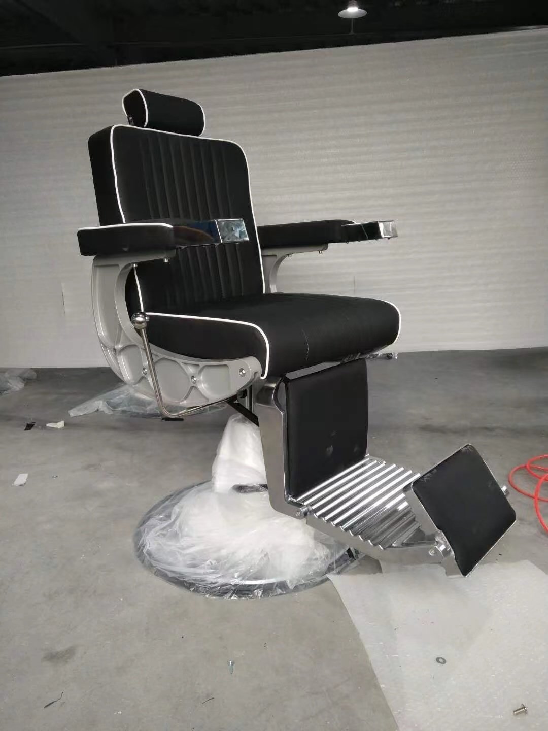 Antique Salon Equipment Metal Barber Chair for Beauty Barbershop