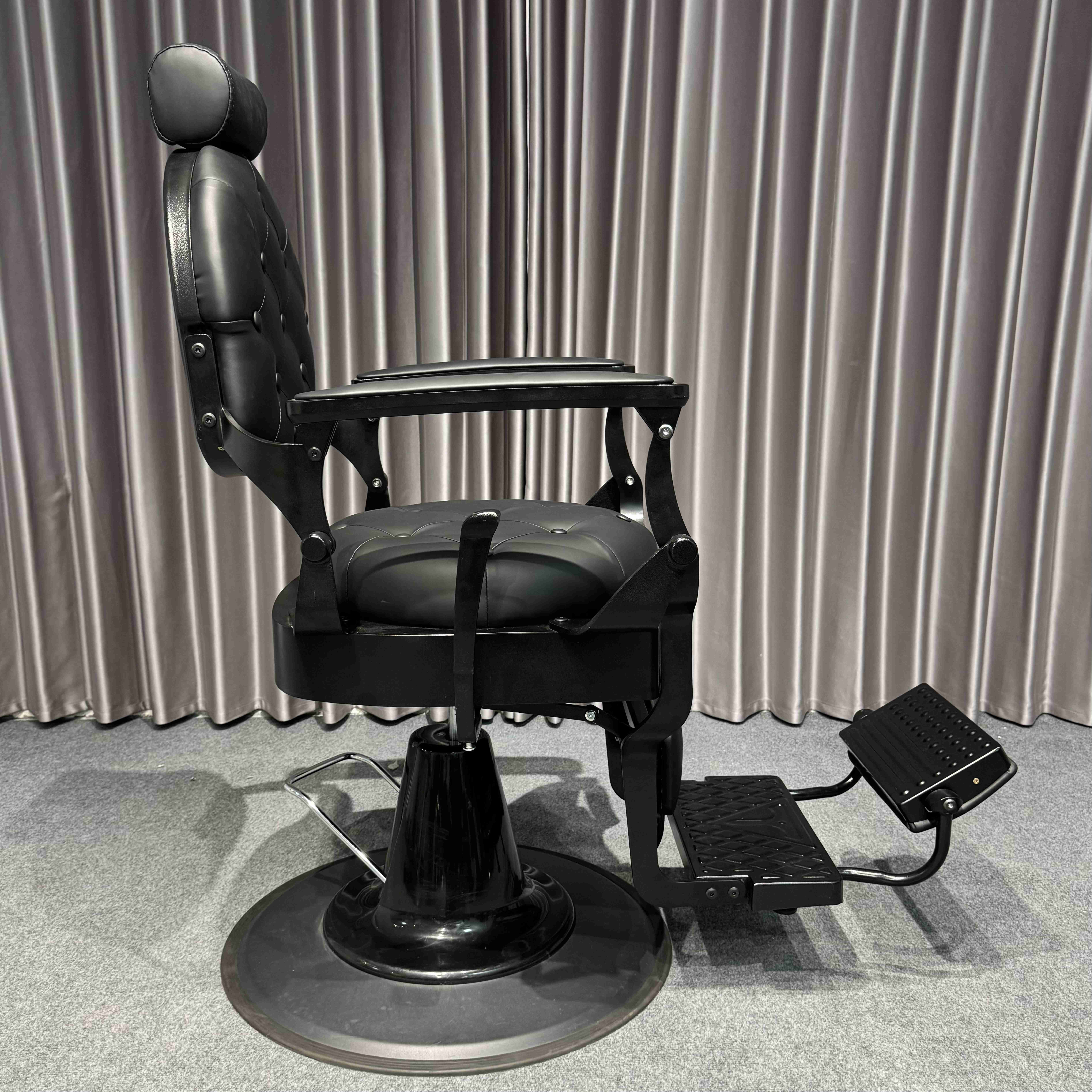 Classic Black Retro Heavy-Duty Barber Chair Hydraulic Antique Cutting Leather Chair for Beauty Salon Barber Shop Steel Furniture