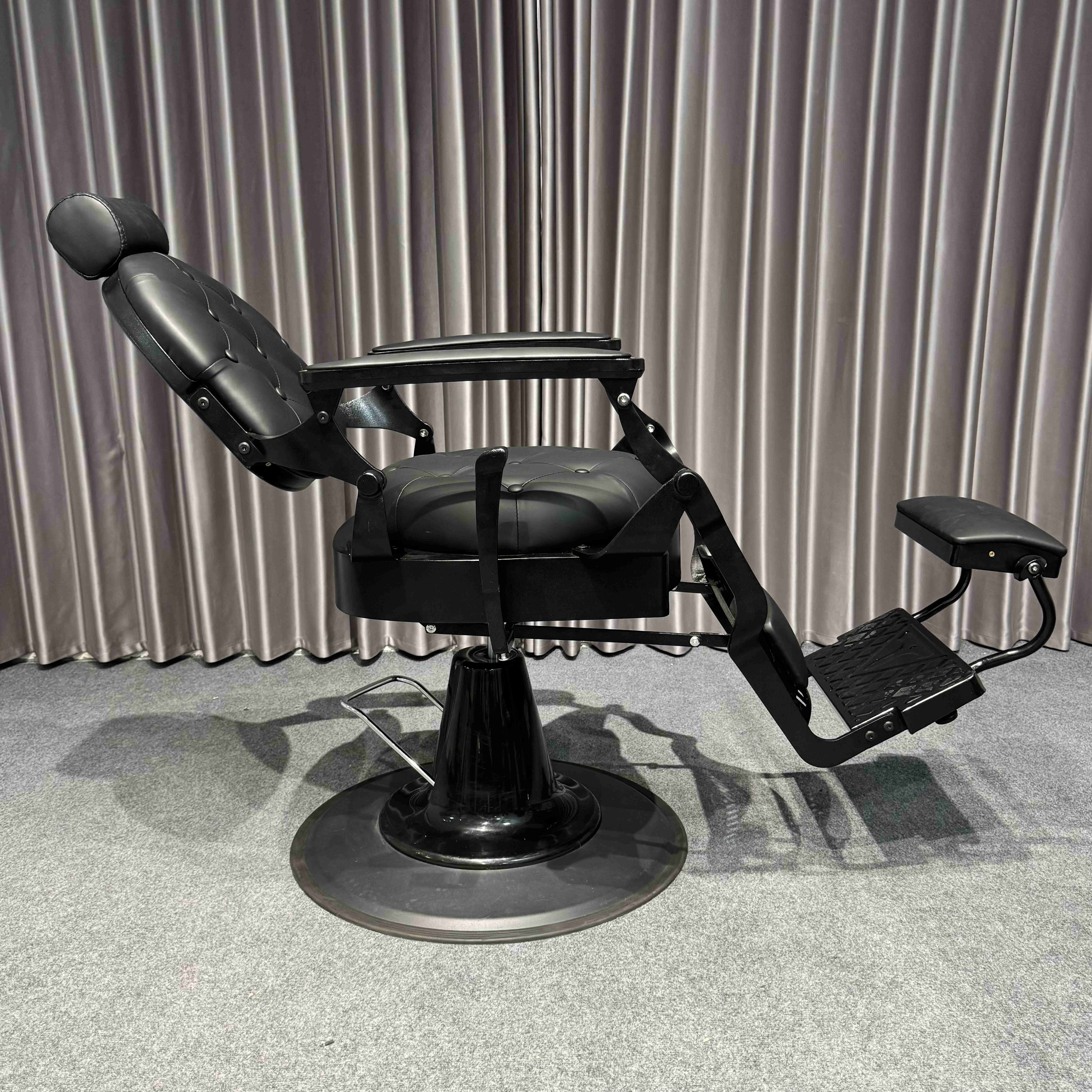 Classic Black Retro Heavy-Duty Barber Chair Hydraulic Antique Cutting Leather Chair for Beauty Salon Barber Shop Steel Furniture