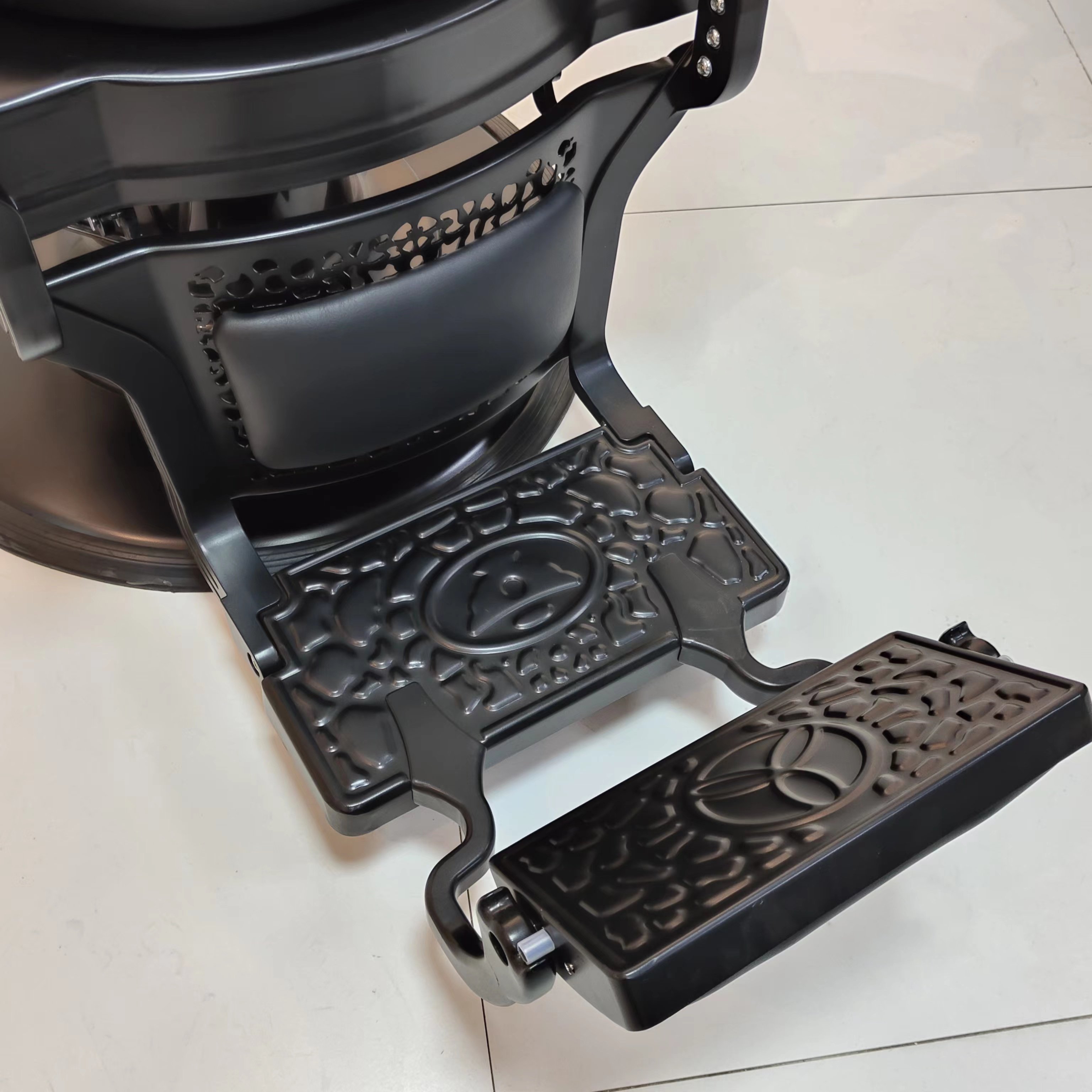 Wholesale Prsofesional Men All Black Barber Chair Frame Takara Belmont Salon Hairdressing Barber Chairs