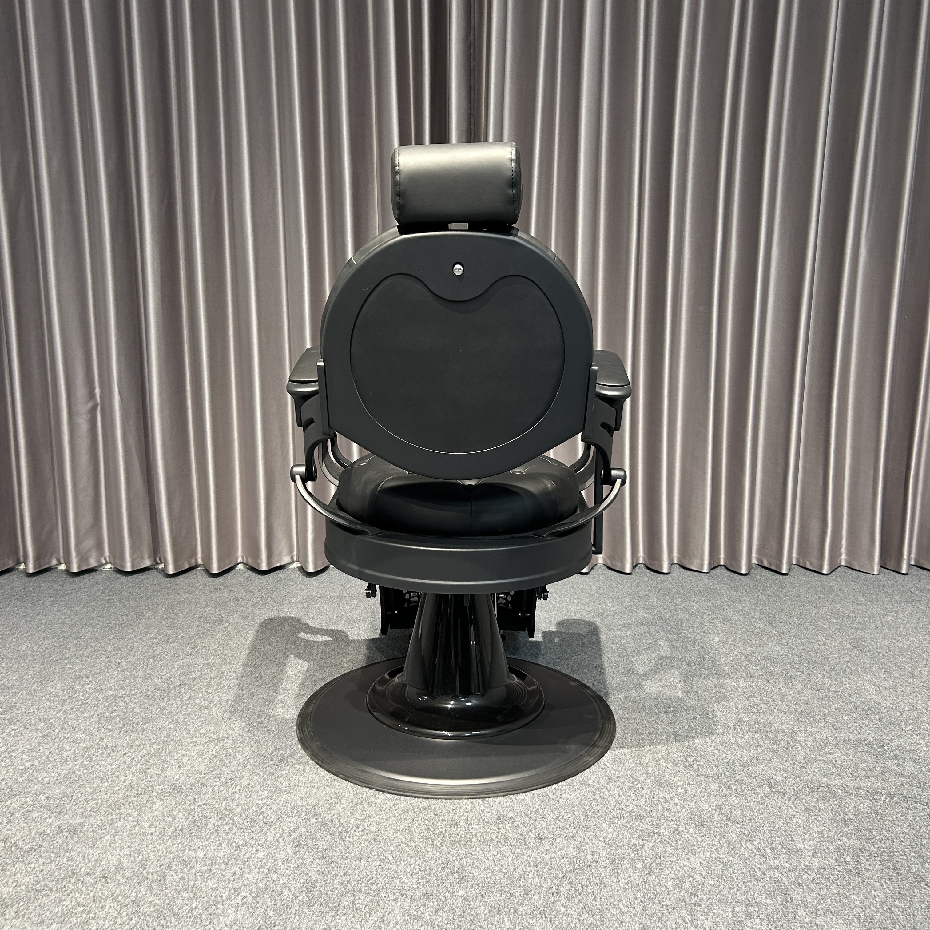 Antique Style All-Black Barber Chair Modern Metal Hair Salon Chair for Barbershop and Beauty Salon