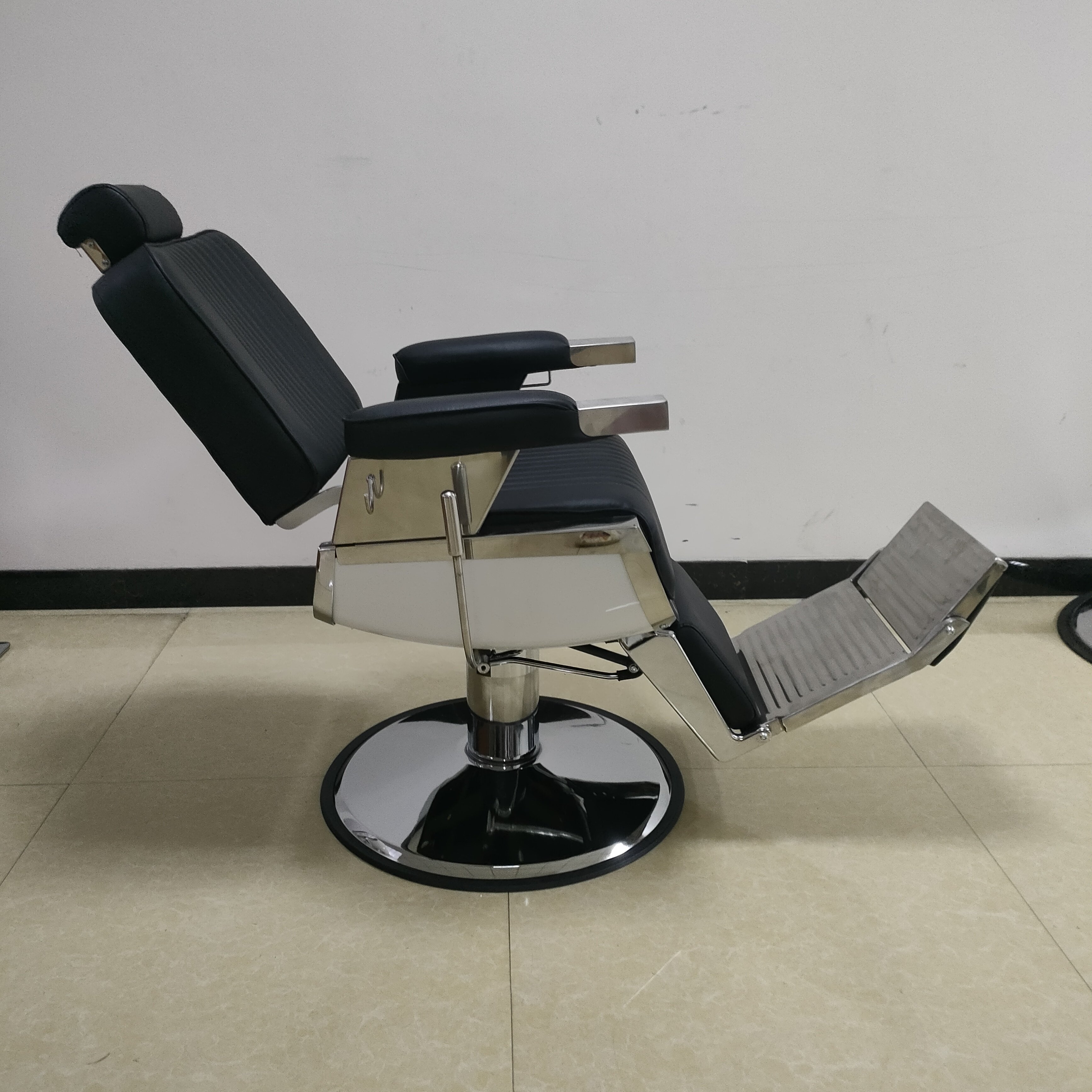 Modern Stainless Steel Barbershop Hairdressing Chair Black Leather Hair Salon Styling Barber Chair