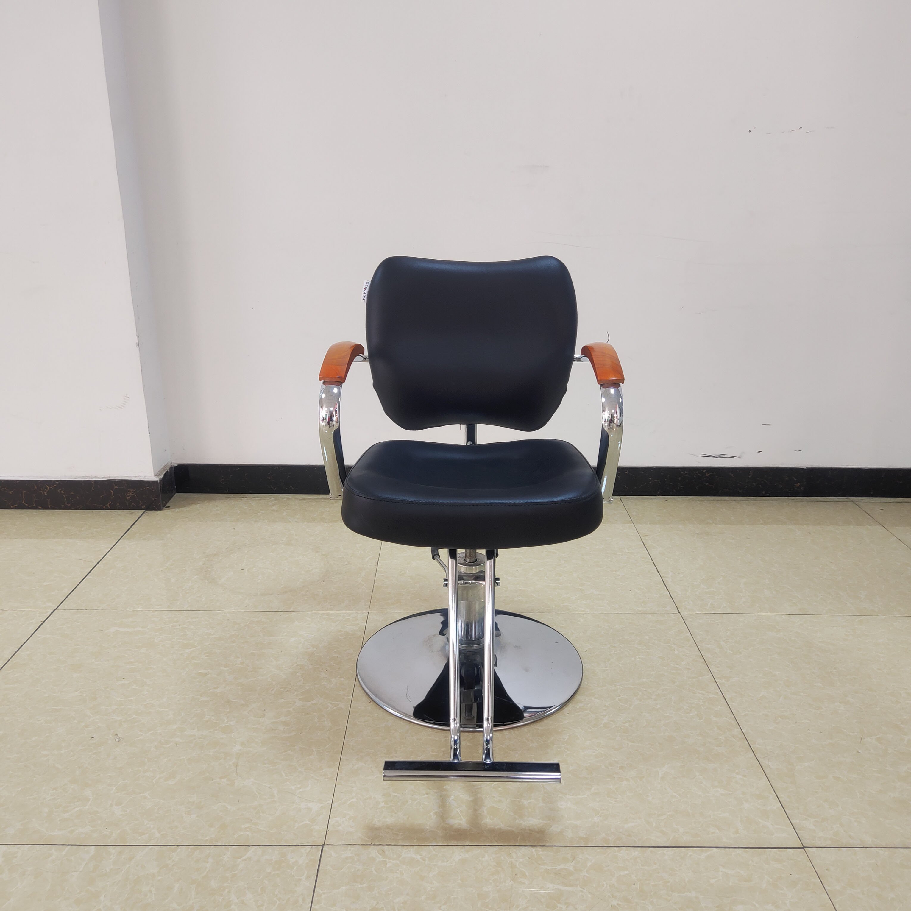 2024Latest Factory Hot Sale Furniture Barber Shop Luxury Salon Hair Equipment Barber Chair For Sale